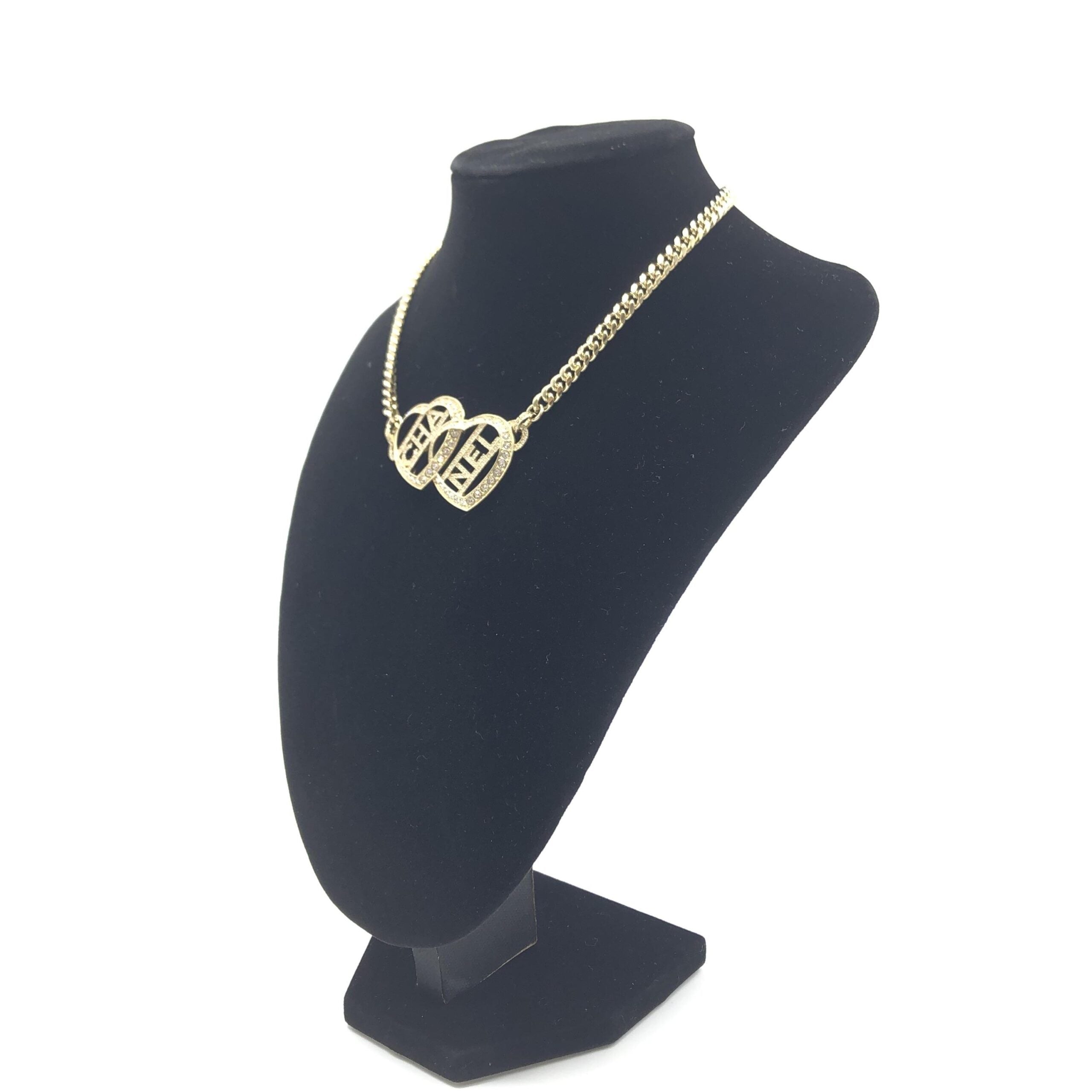 Goudkleurige Chokerketting Met Hartje En Logo