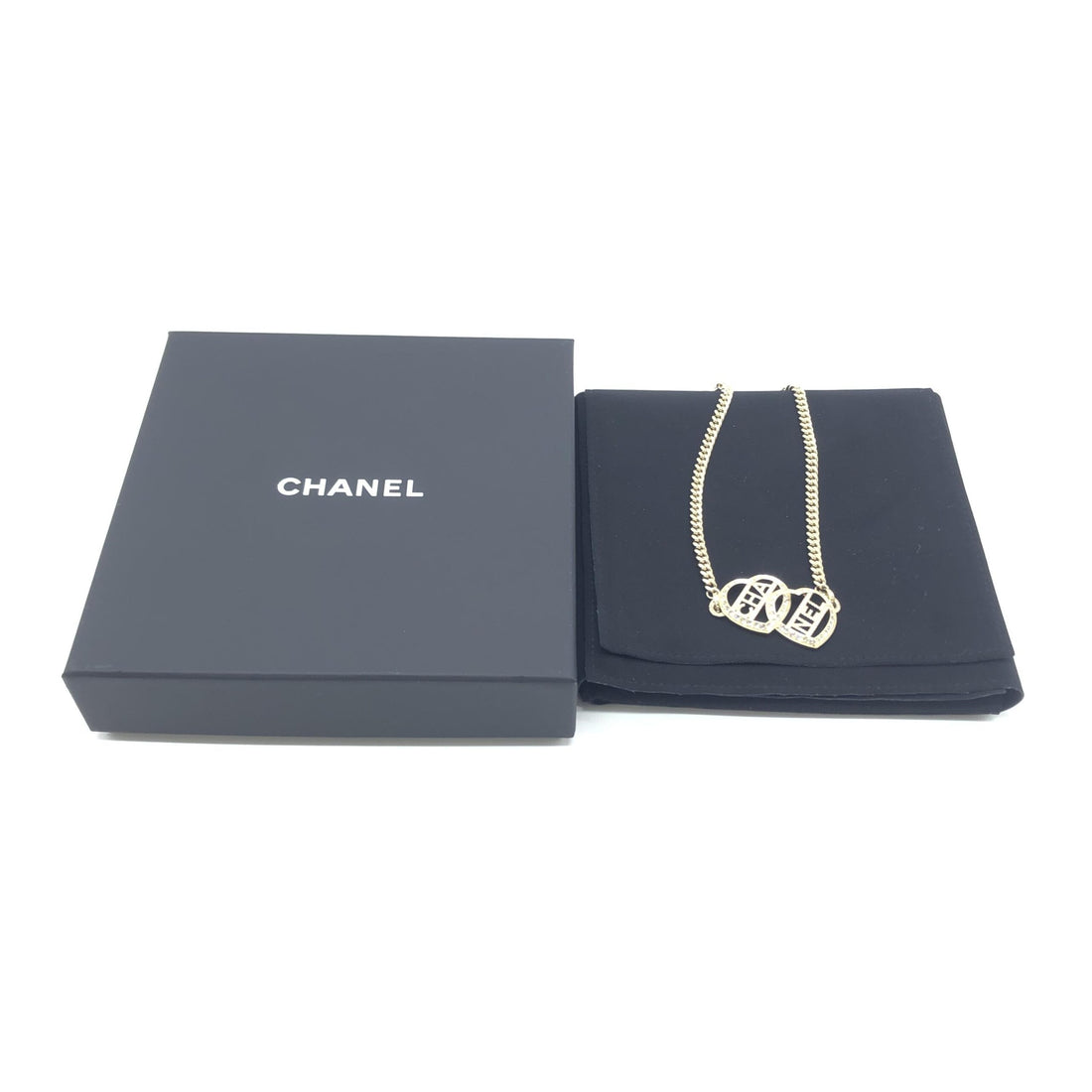 Goudkleurige Chokerketting Met Hartje En Logo