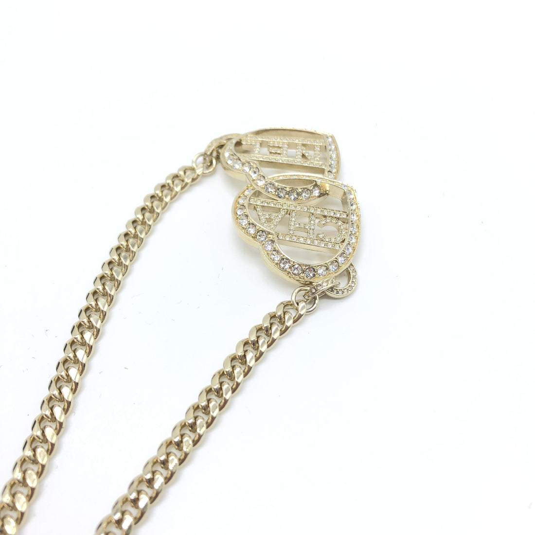 Goudkleurige Chokerketting Met Hartje En Logo