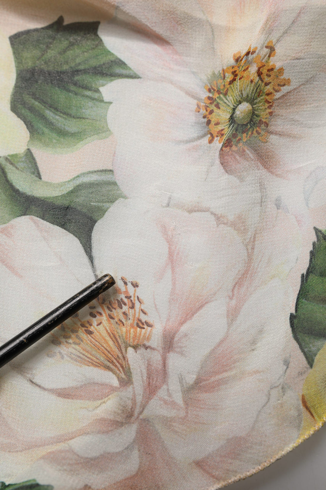 Gele Zijden Maxi Jurk met Bloemenprint en Plooien