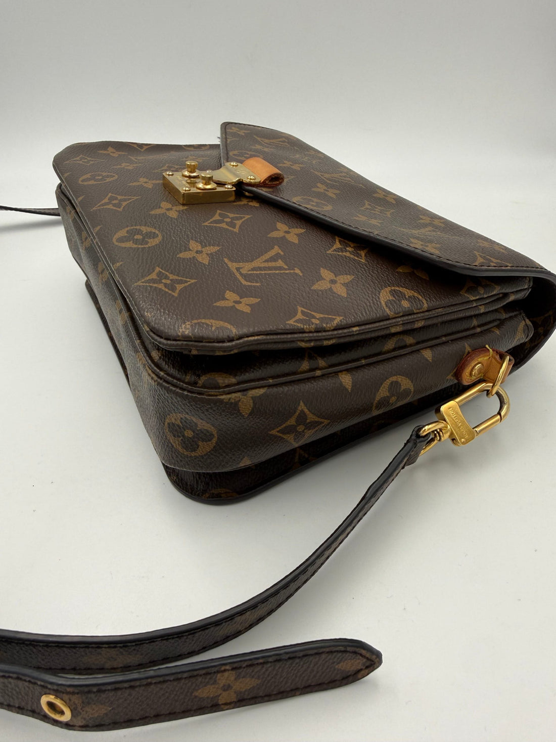 Louis Vuitton LOUIS VUITTON METIS Monogram with Shoulder Strap