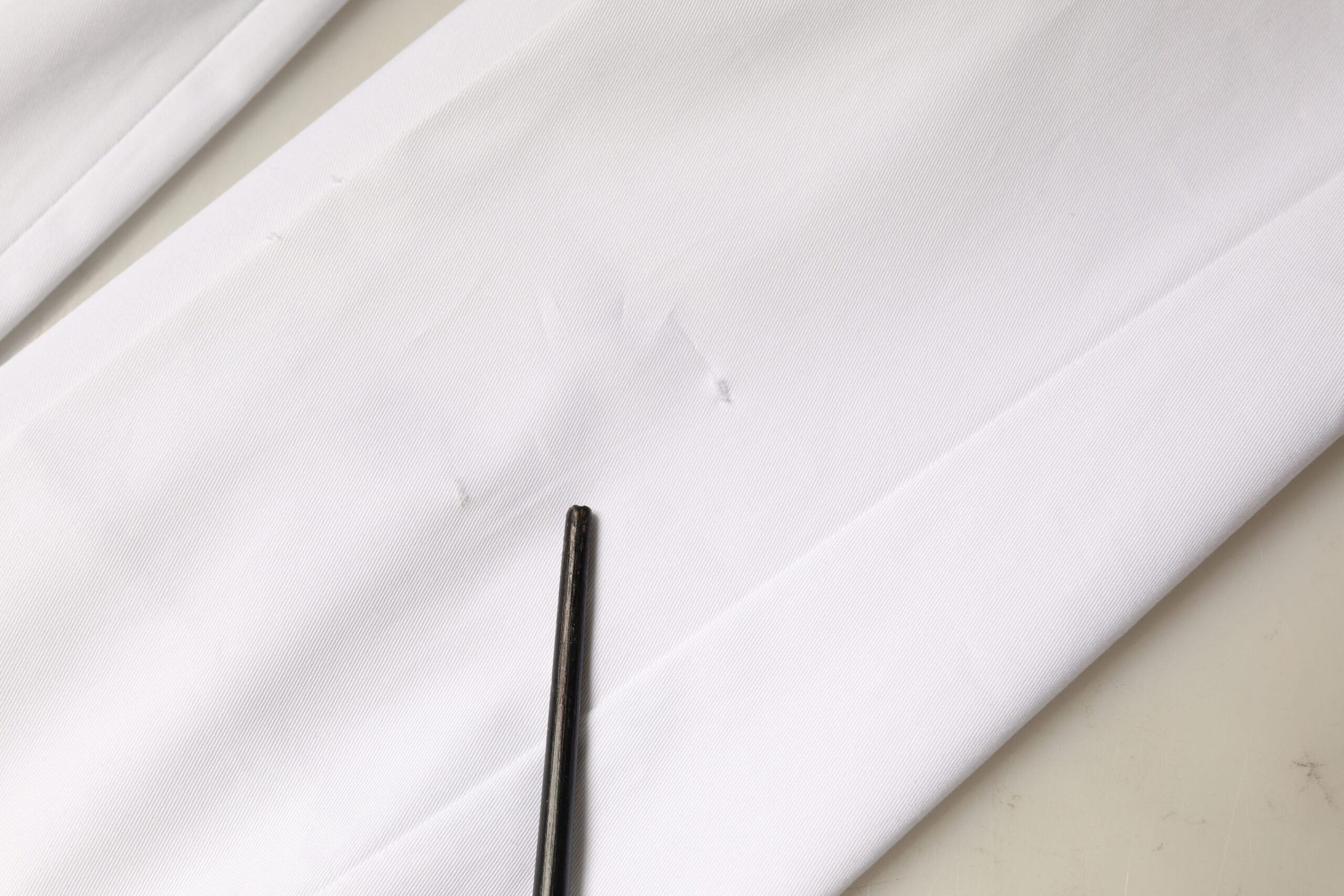 Witte katoenen spijkerbroek met taps toelopende pijpen en middelhoge taille