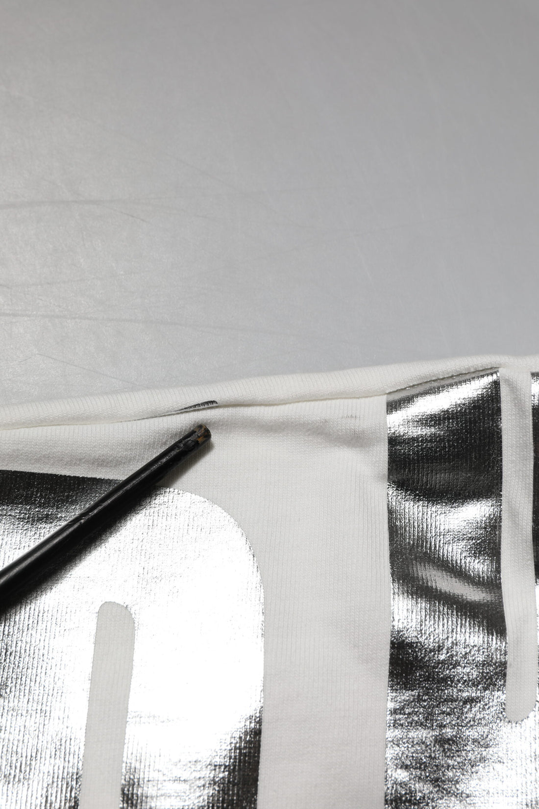 Wit katoenen T-shirt met ronde hals en metallic print