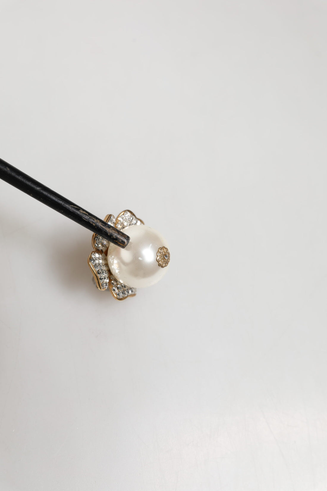 Goudkleurige Maxi Faux Parel Bloem Clip-oorbellen