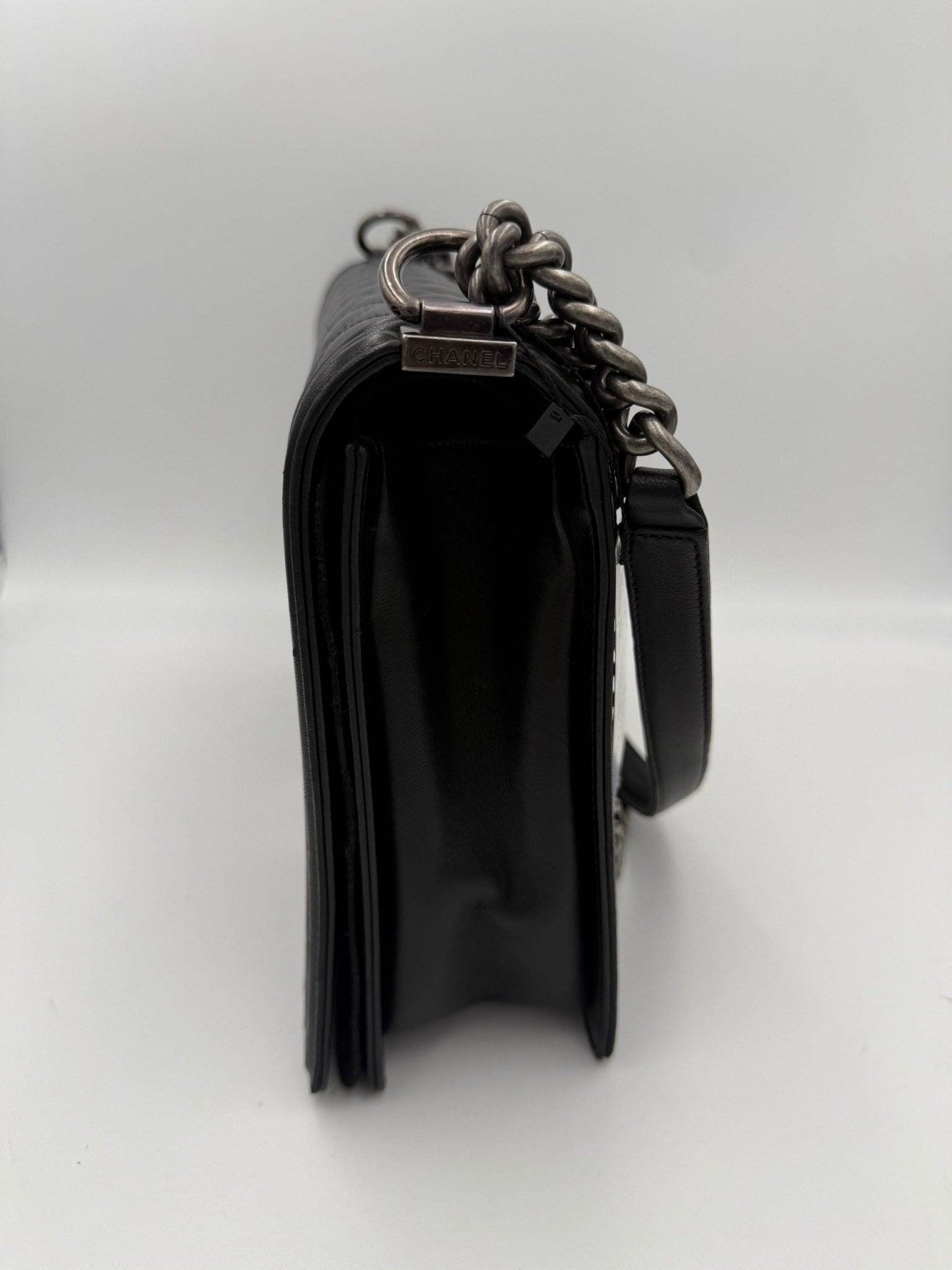 Chanel Bicolor Leather Handbag - RIMODA