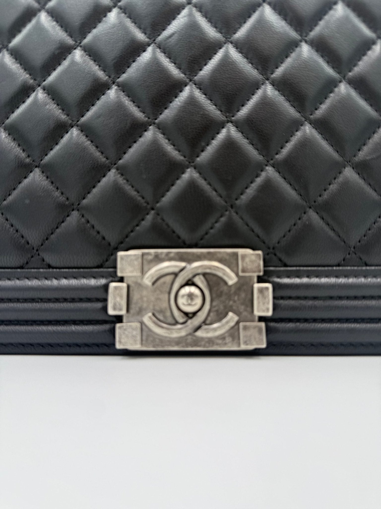 Chanel Bicolor Leather Handbag - RIMODA