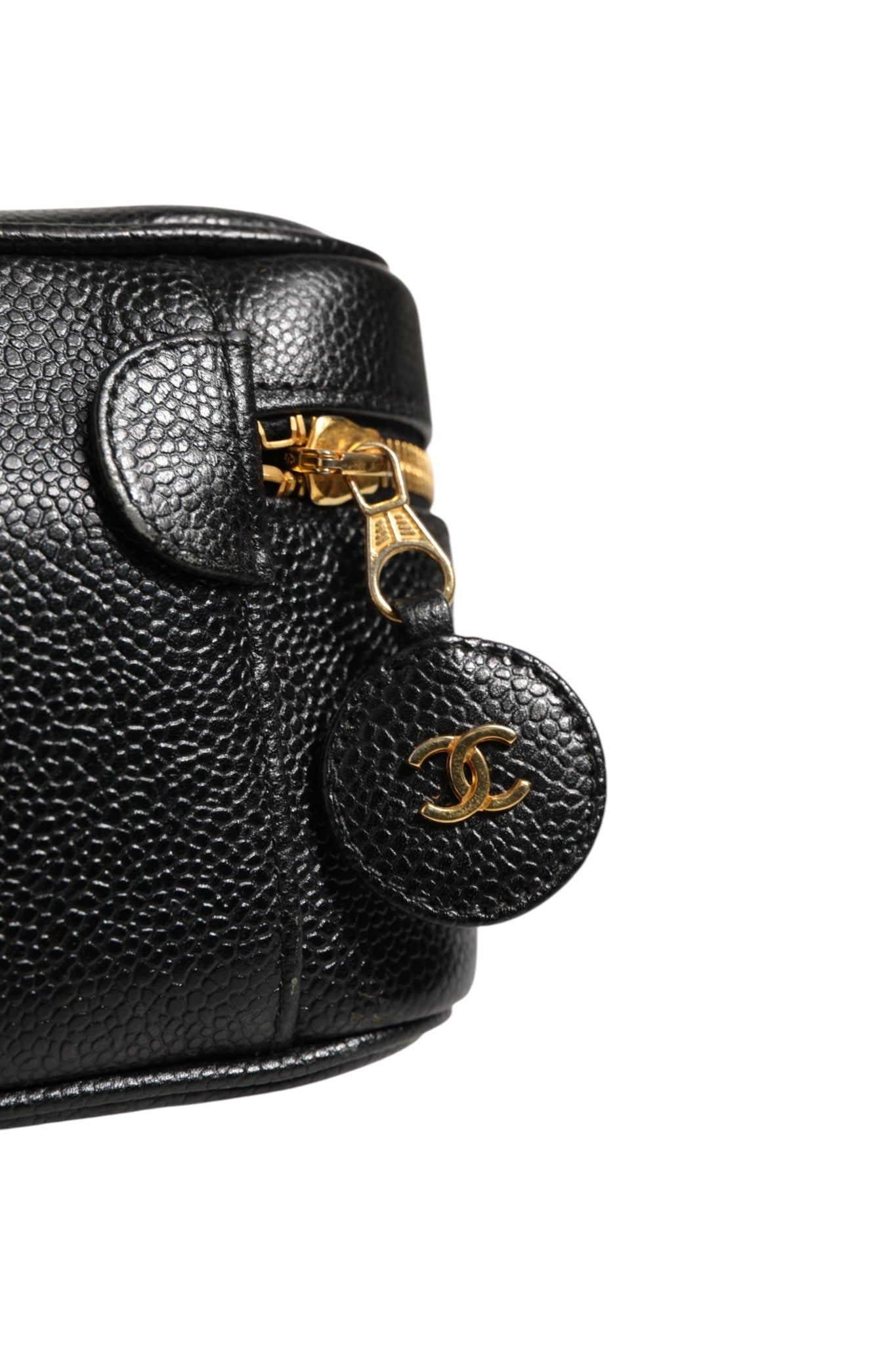 Chanel Black and gold makeup bag - RIMODA