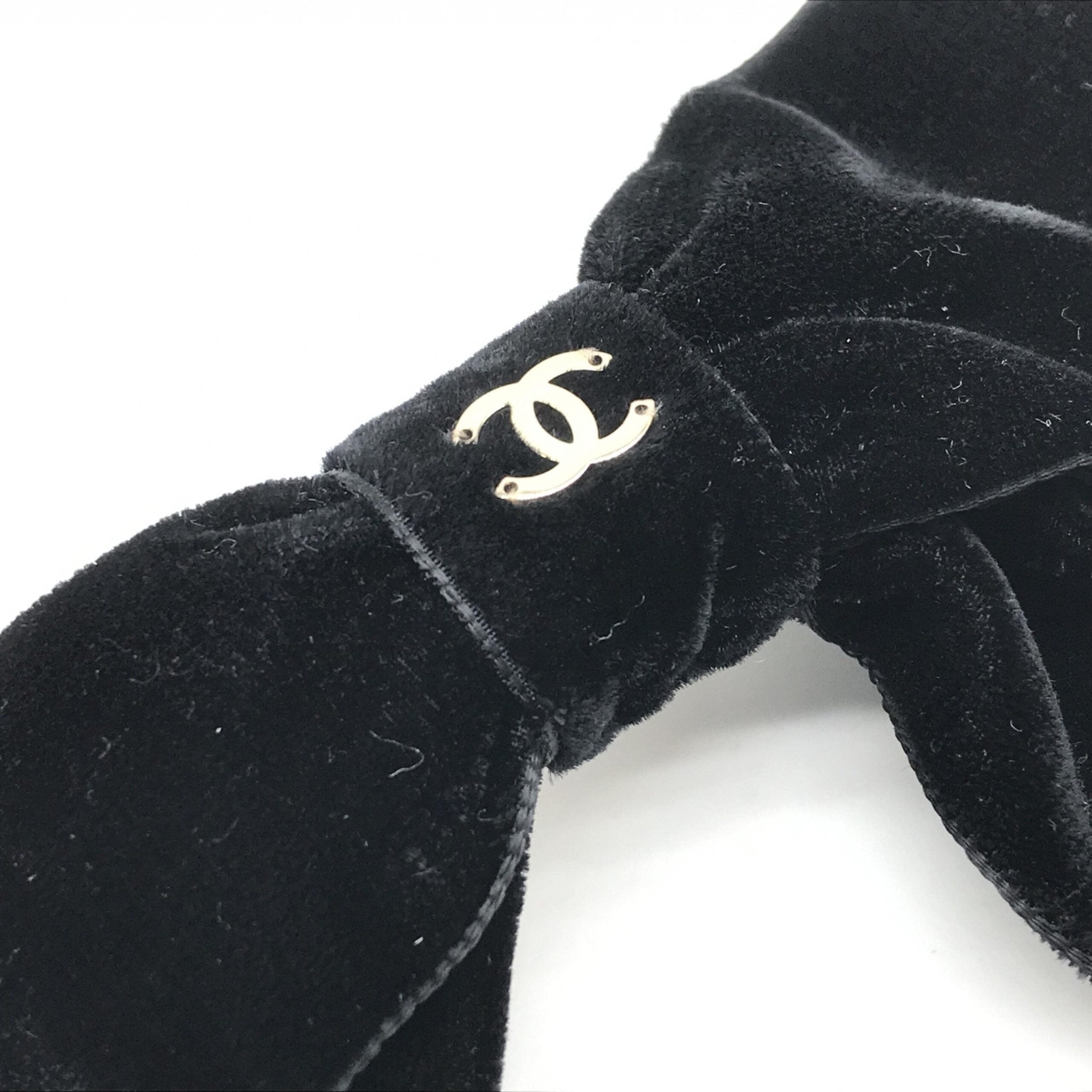 Chanel Black Velvet Bow Hair Accessory - RIMODA