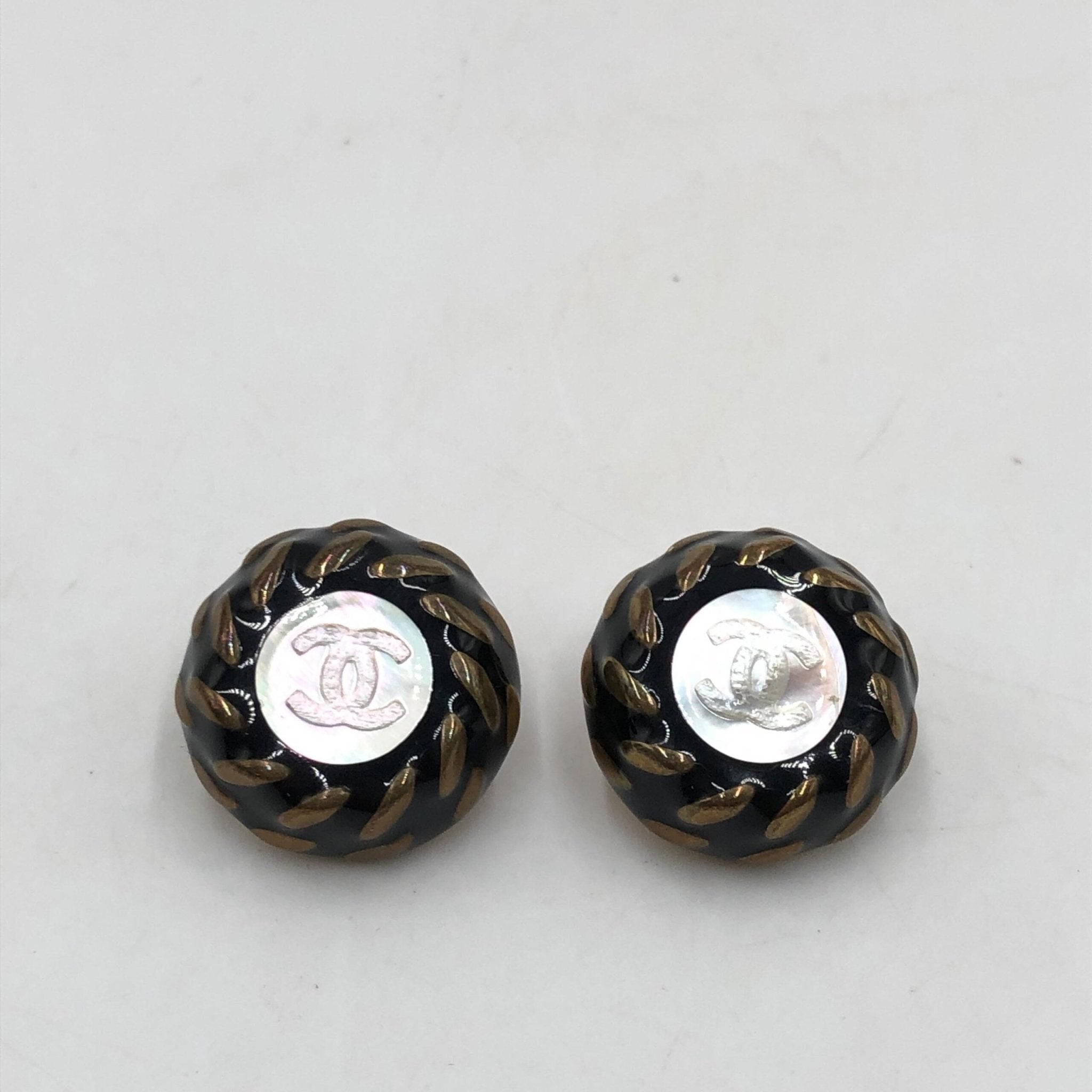 Chanel CC Button Clip-On Earrings - RIMODA