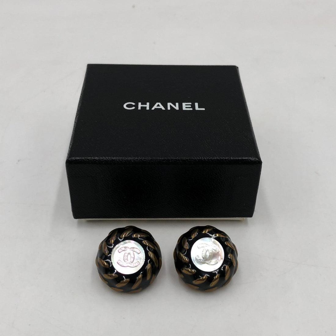 Chanel CC Button Clip-On Earrings - RIMODA