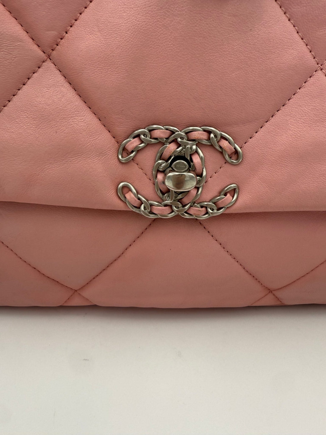 Chanel CHANEL 19 Medium Pink Handbag - RIMODA