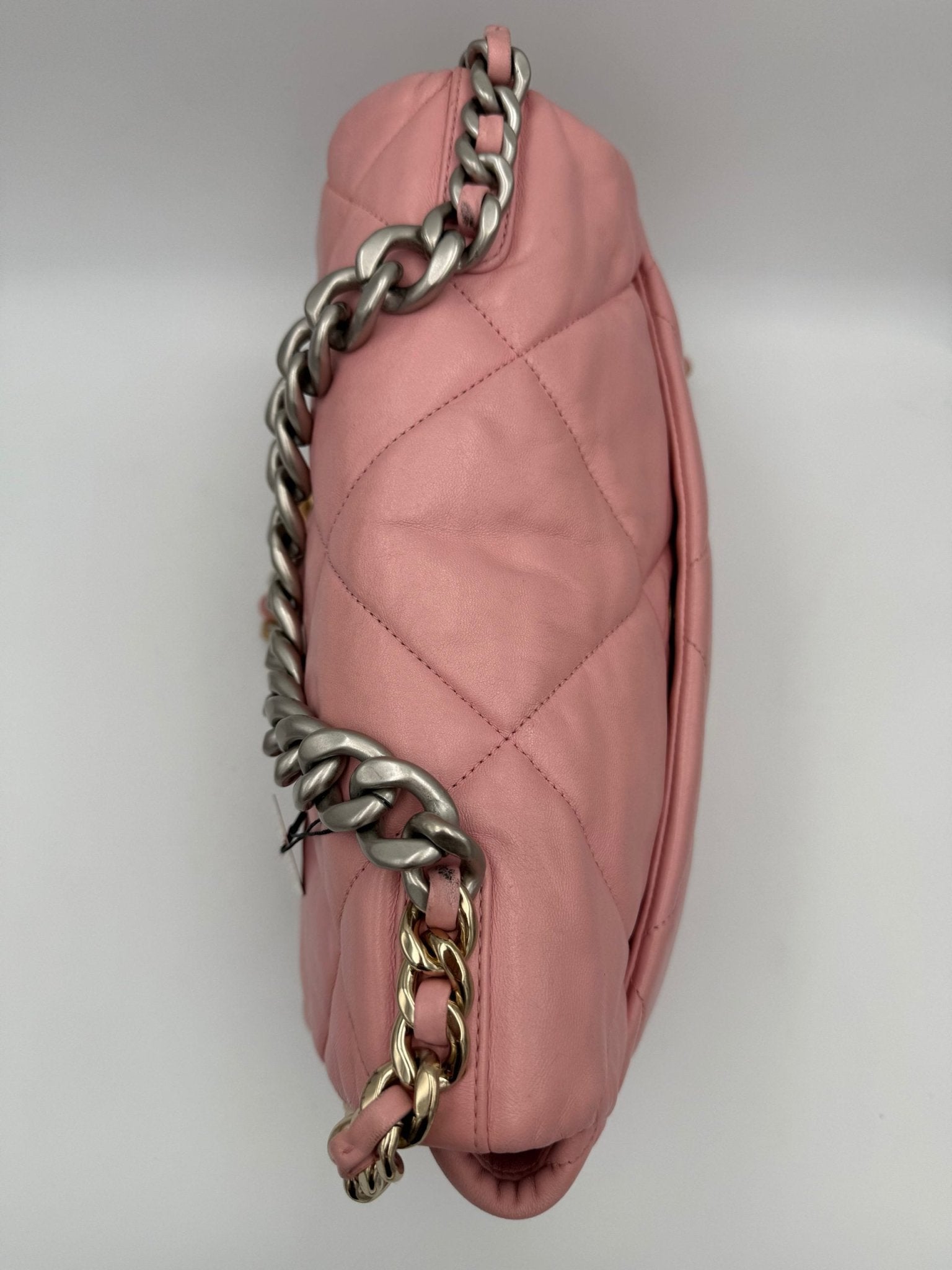 Chanel CHANEL 19 Medium Pink Handbag - RIMODA