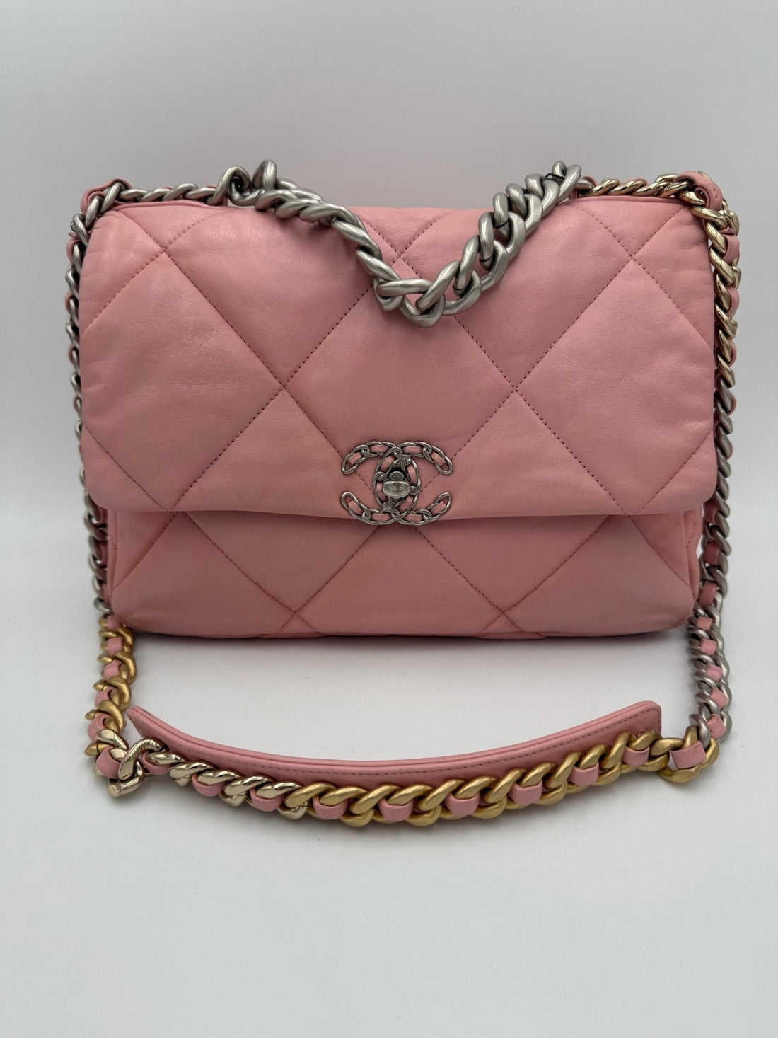 Chanel CHANEL 19 Medium Pink Handbag - RIMODA