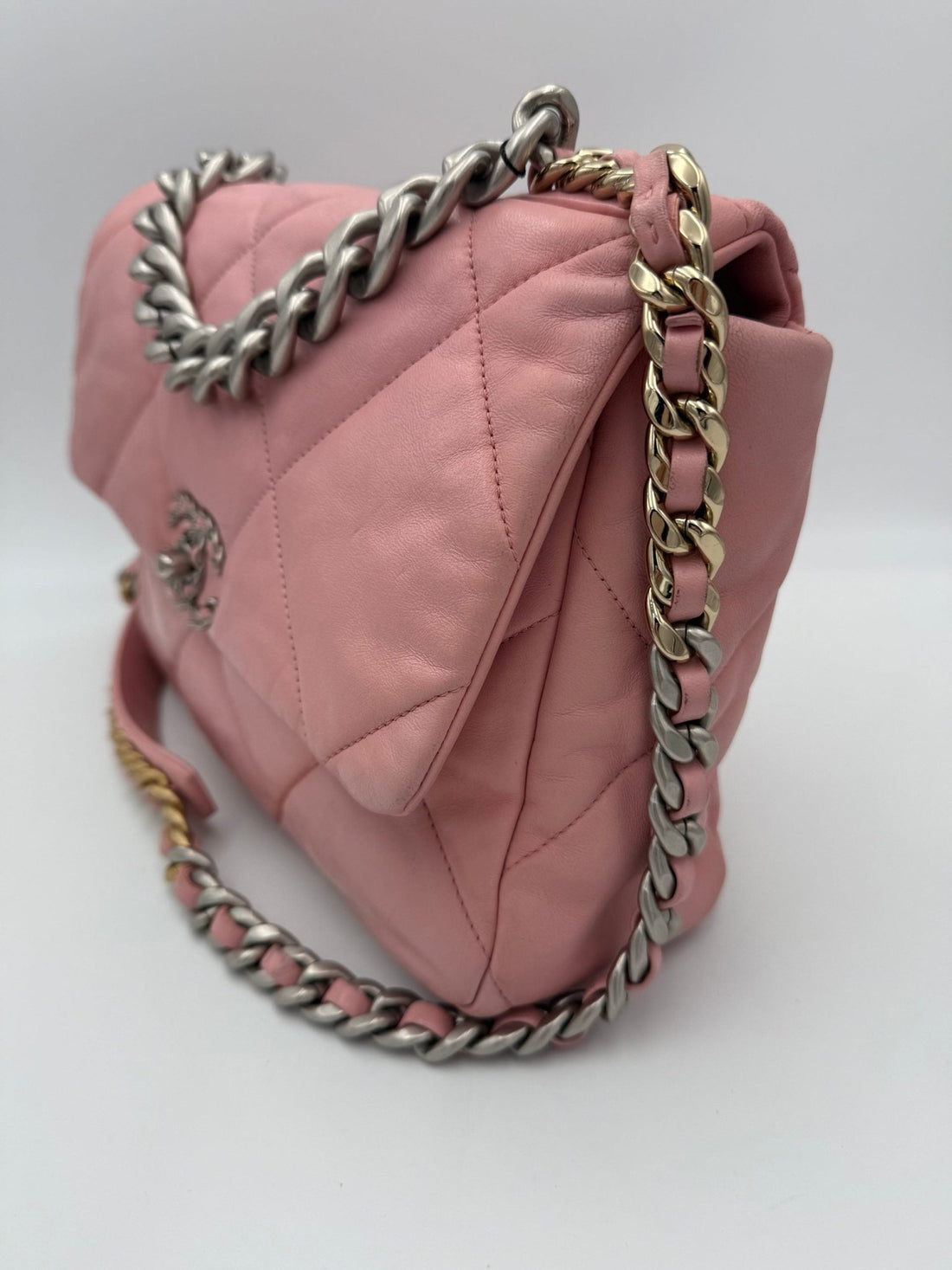 Chanel CHANEL 19 Medium Pink Handbag - RIMODA