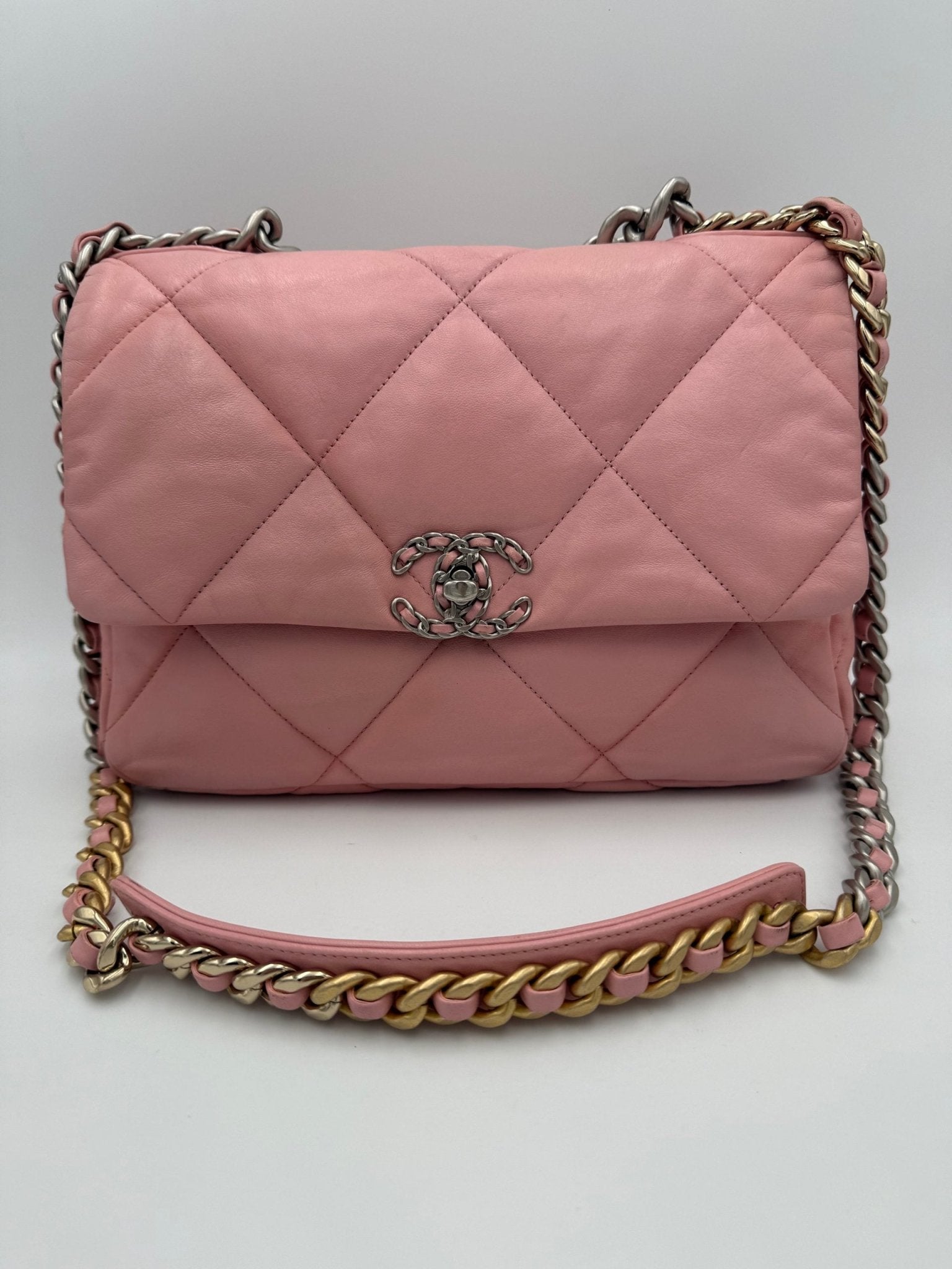 Chanel CHANEL 19 Medium Pink Handbag - RIMODA