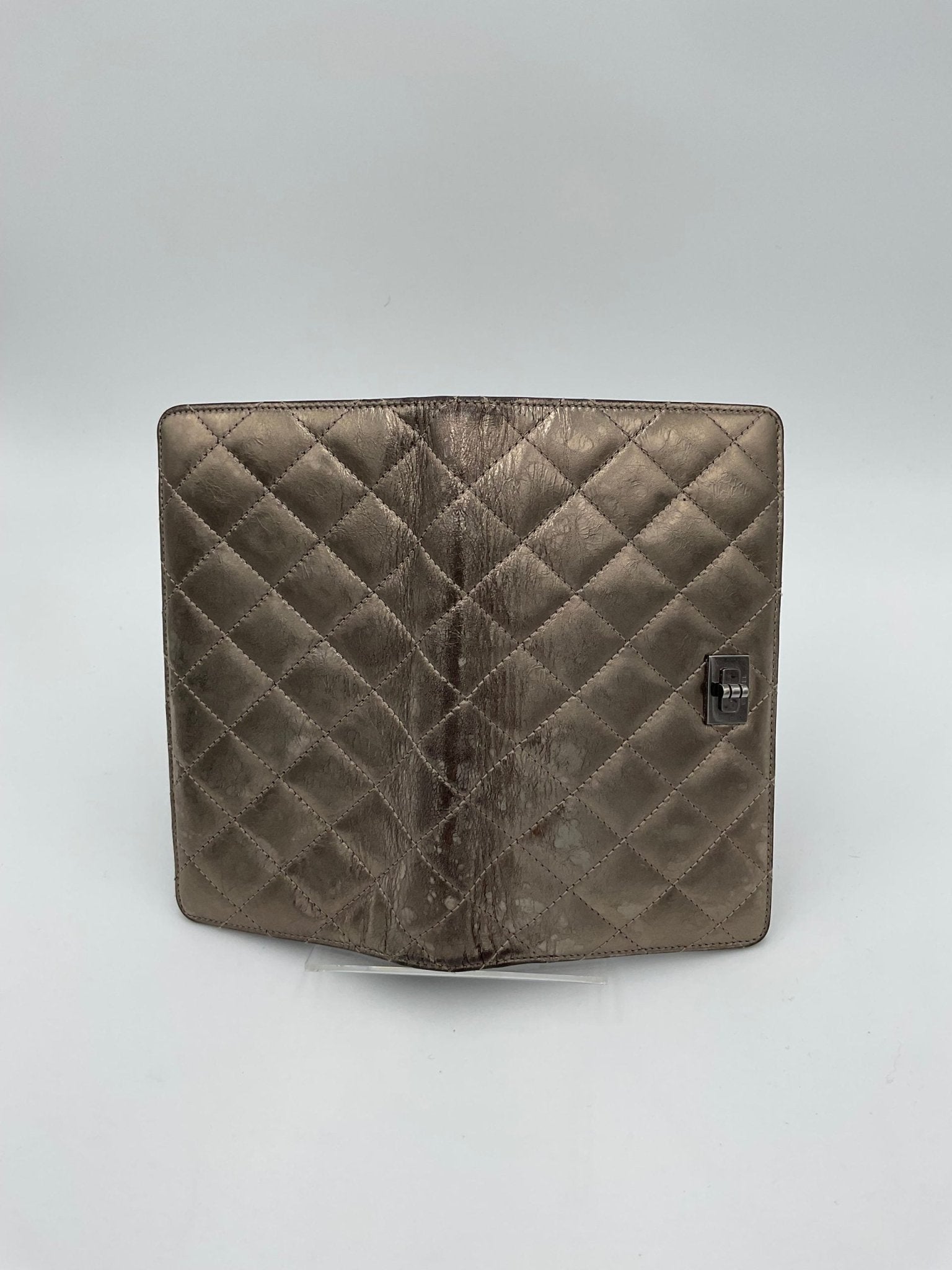 Chanel CHANEL Matèlassè Platinum Wallet - RIMODA
