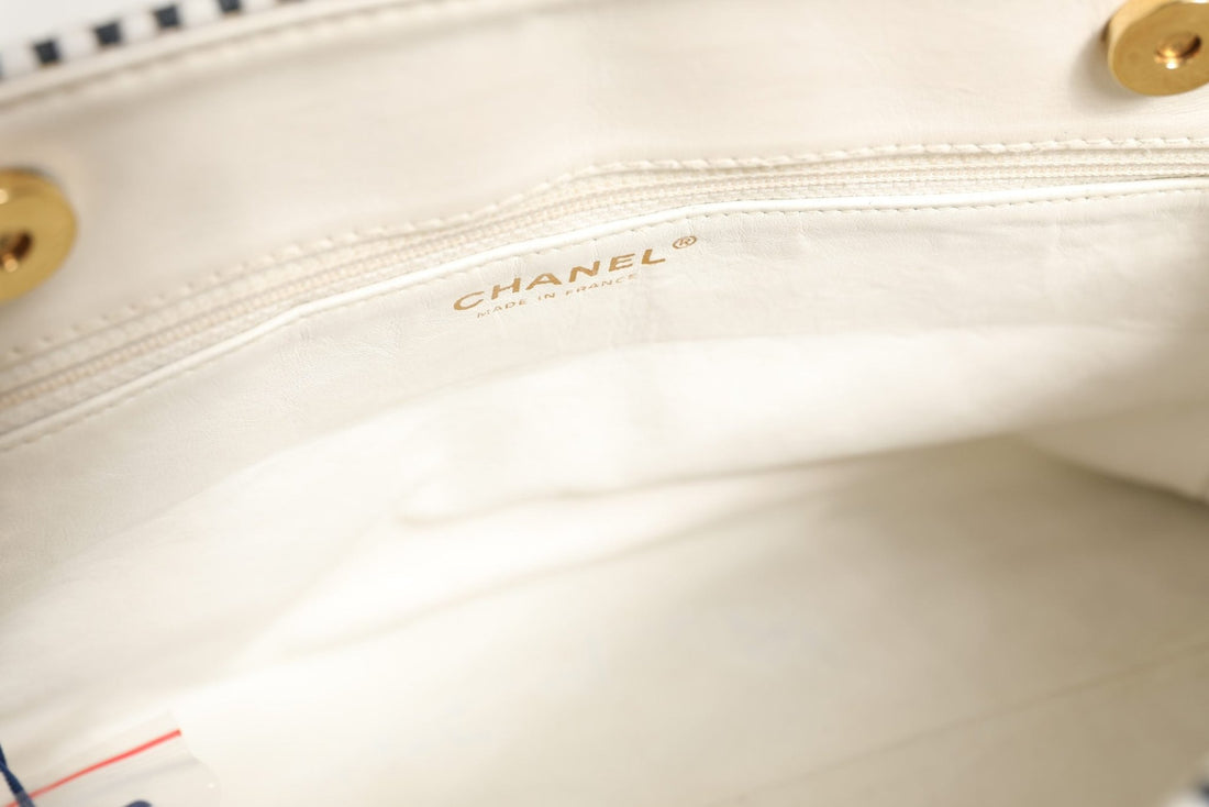 Chanel Shiny Calfskin Quilted Mini 22 White 1792563 - RIMODA