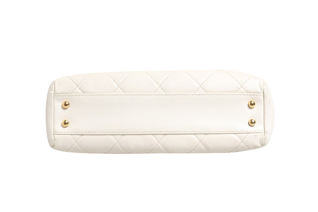 Chanel Shiny Calfskin Quilted Mini 22 White 1792563 - RIMODA