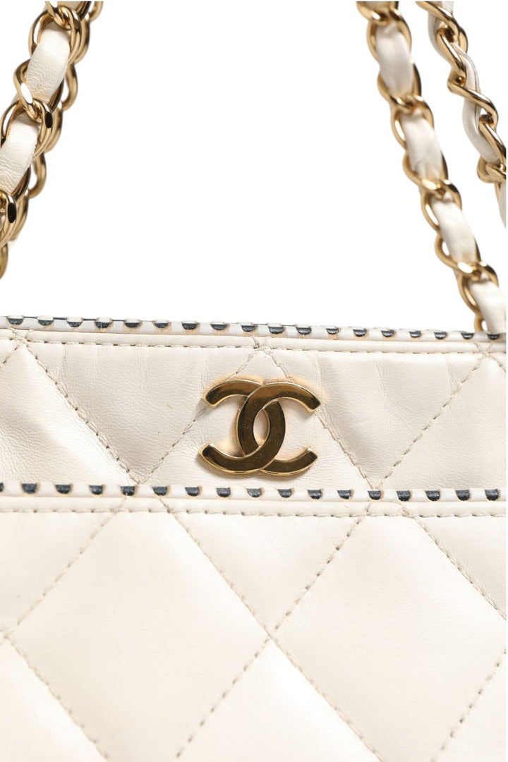 Chanel Shiny Calfskin Quilted Mini 22 White 1792563 - RIMODA