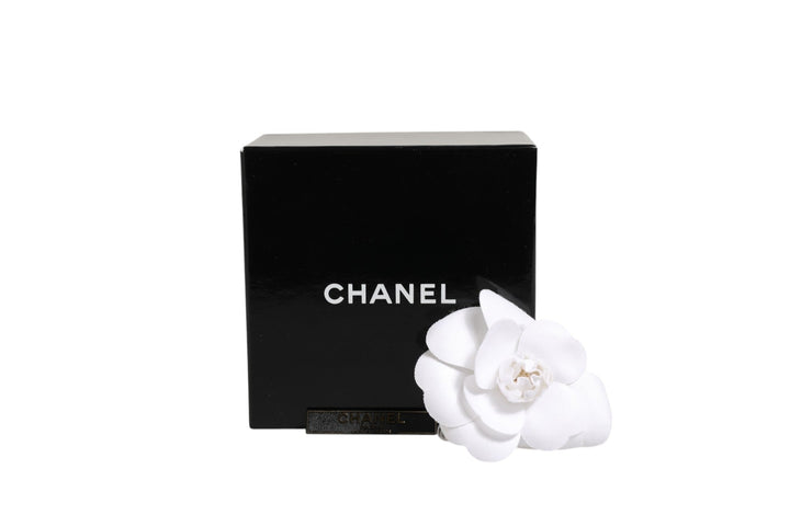Chanel White flower Brooch - RIMODA