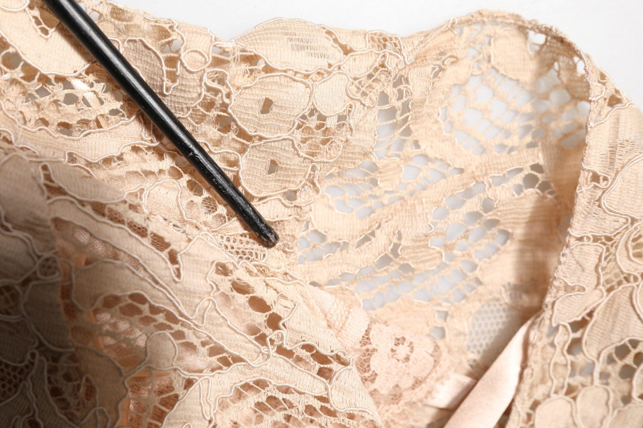 Dolce & Gabbana Beige Floral Lace Sleeveless Sheath Dress - RIMODA