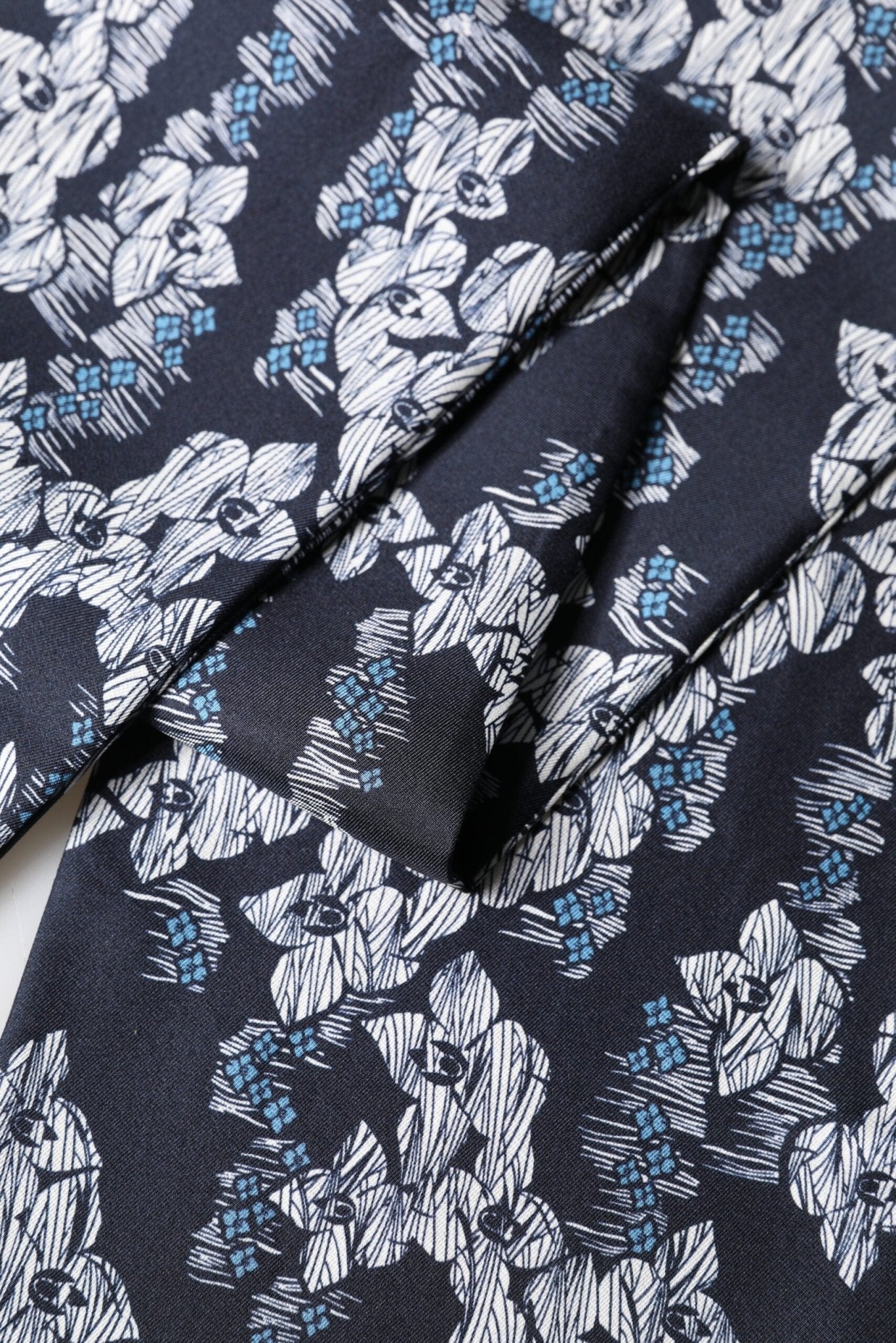 Dolce & Gabbana Black Blue Silk Floral Pattern Fringe 140cm x 16cm Scarf - RIMODA