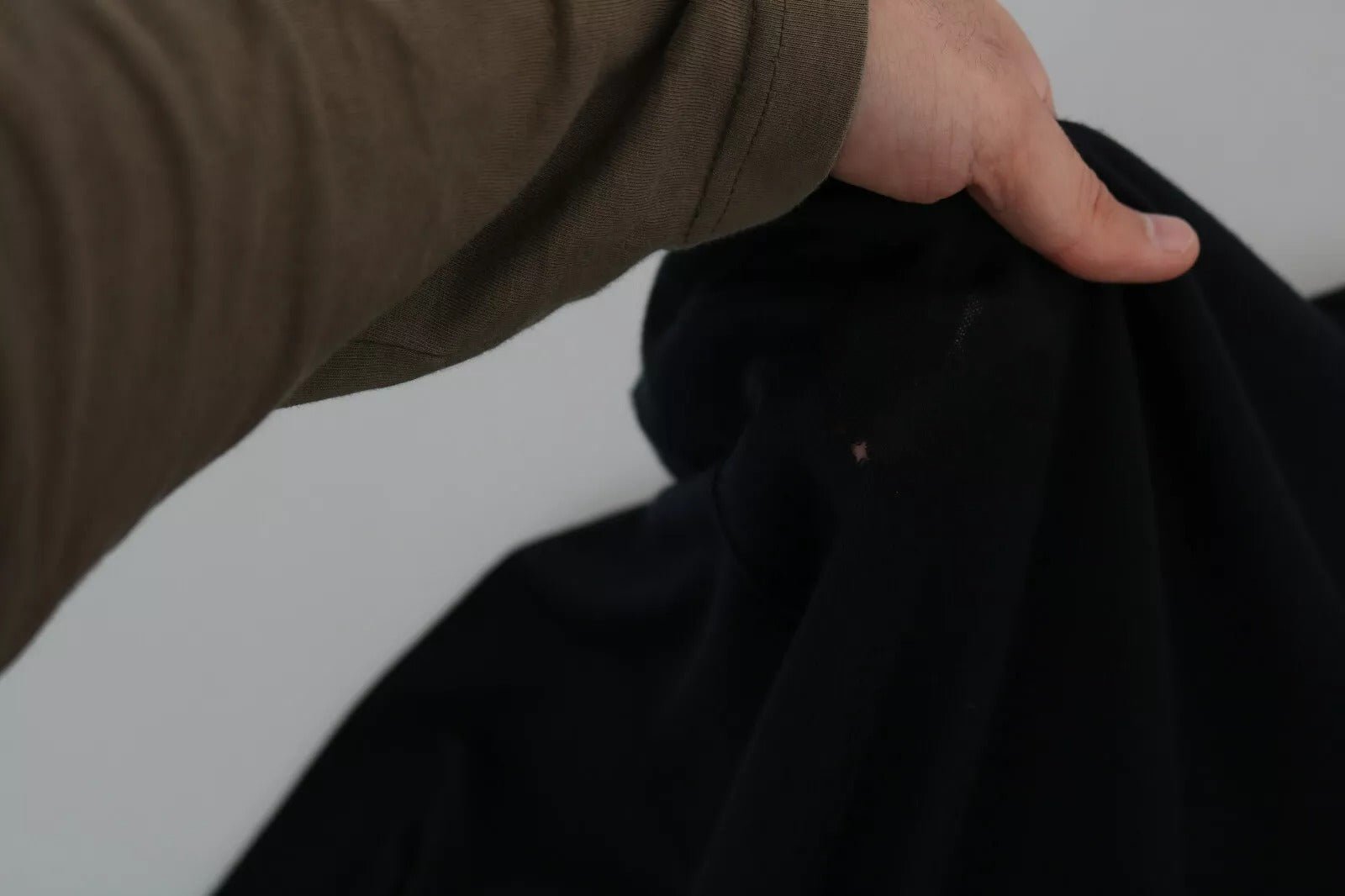 Dolce & Gabbana Black Cashmere Crewneck Pullover Sweater - RIMODA