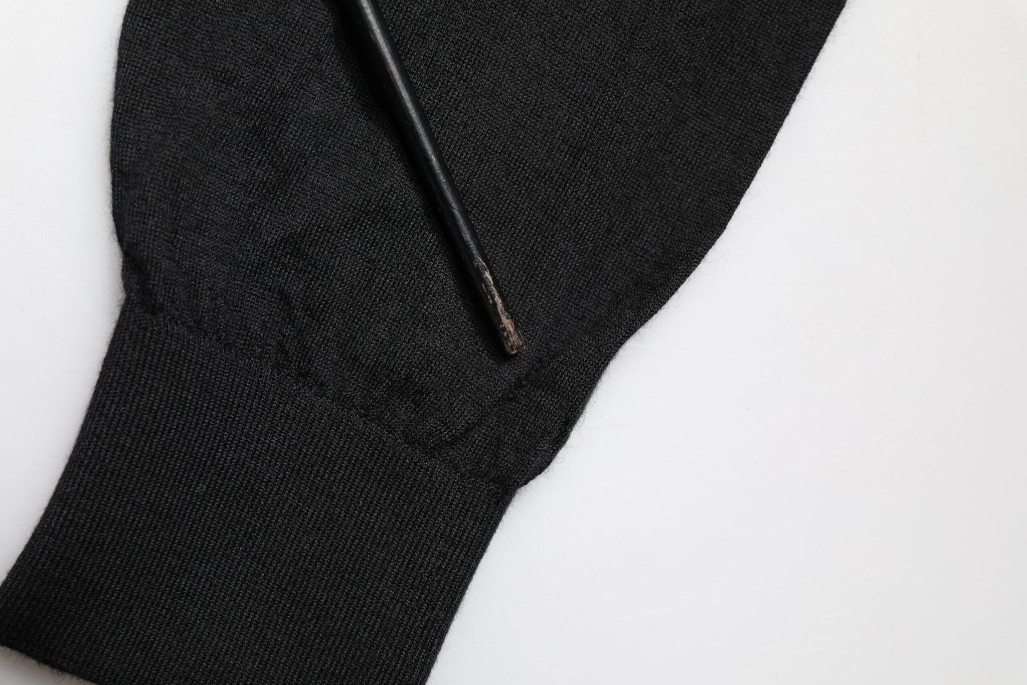Dolce & Gabbana Black Cashmere V-Neck Men Pullover Sweater - RIMODA