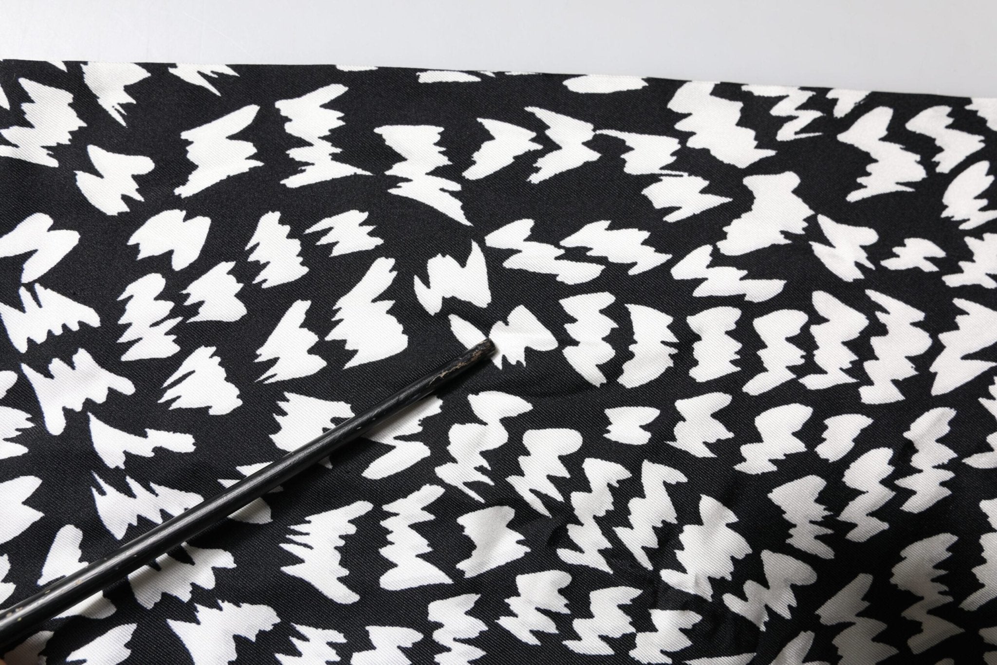 Dolce & Gabbana Black White Patterned Fringes Shawl Scarf - RIMODA