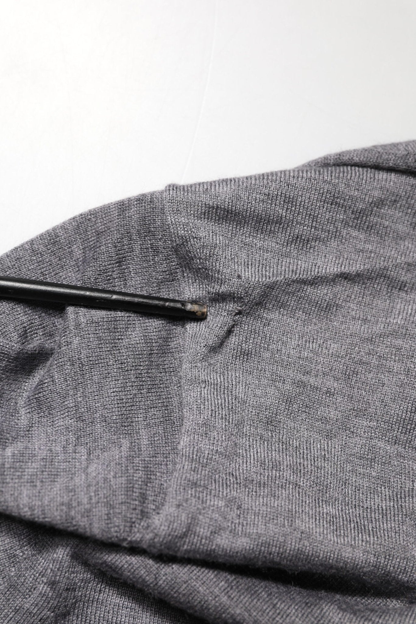 Dolce & Gabbana Gray Cashmere V-Neck Men Pullover Sweater - RIMODA