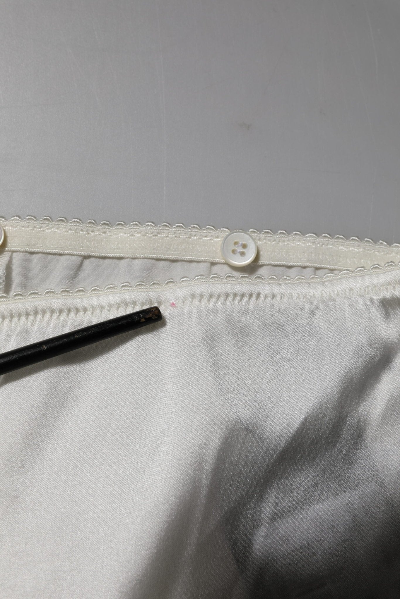 Dolce & Gabbana Ivory Silk Tapered High Waist Pants - RIMODA