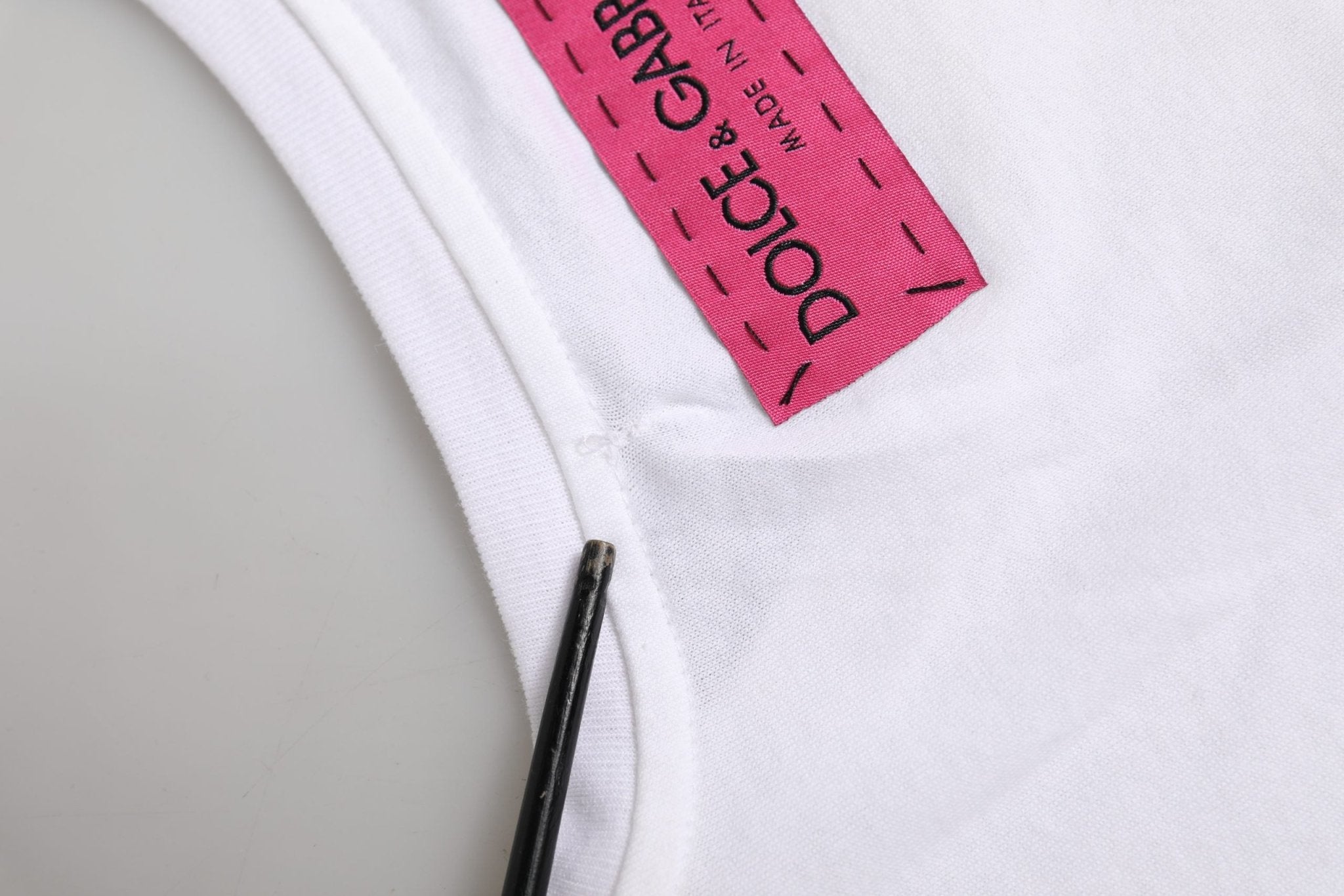Dolce & Gabbana White D&G Is Flowers Embellished T-shirt - RIMODA