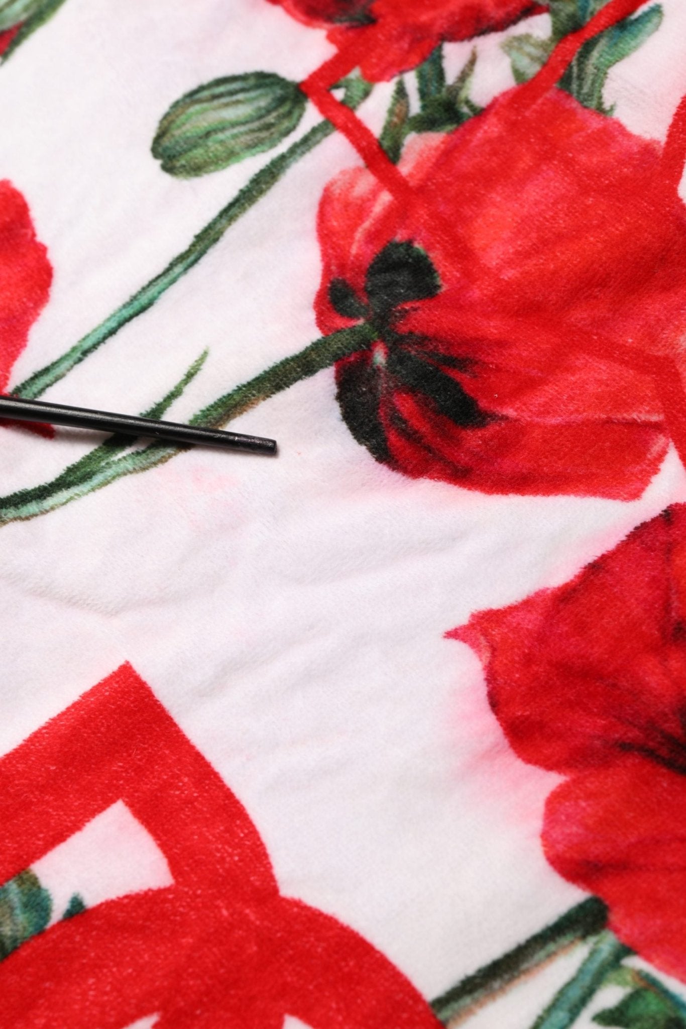 Dolce & Gabbana White Floral Poppy Print DG Logo Beach Towel - RIMODA