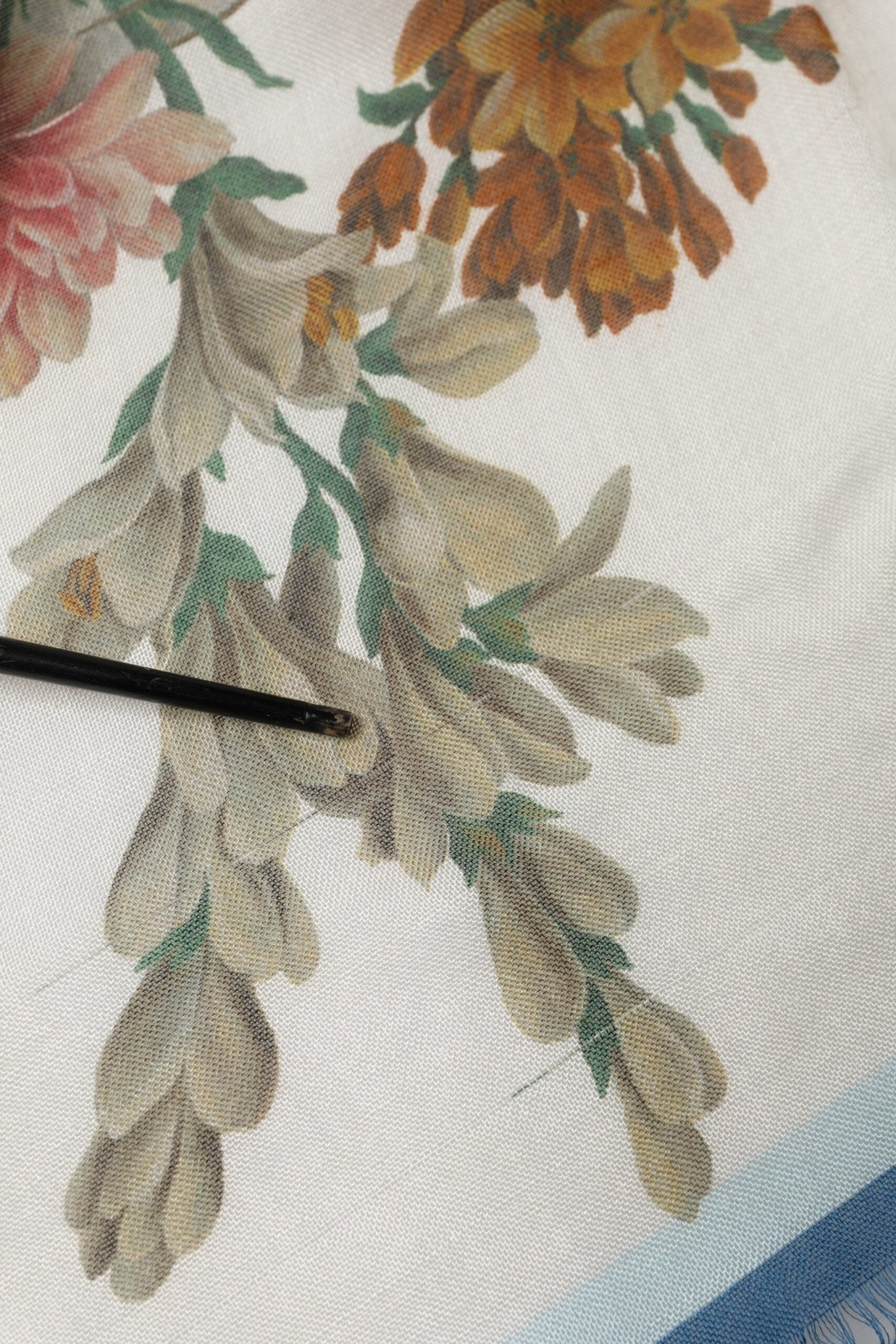 Dolce & Gabbana White Flower Vase Cashmere Stole Wrap 132cm x 128cm Scarf - RIMODA