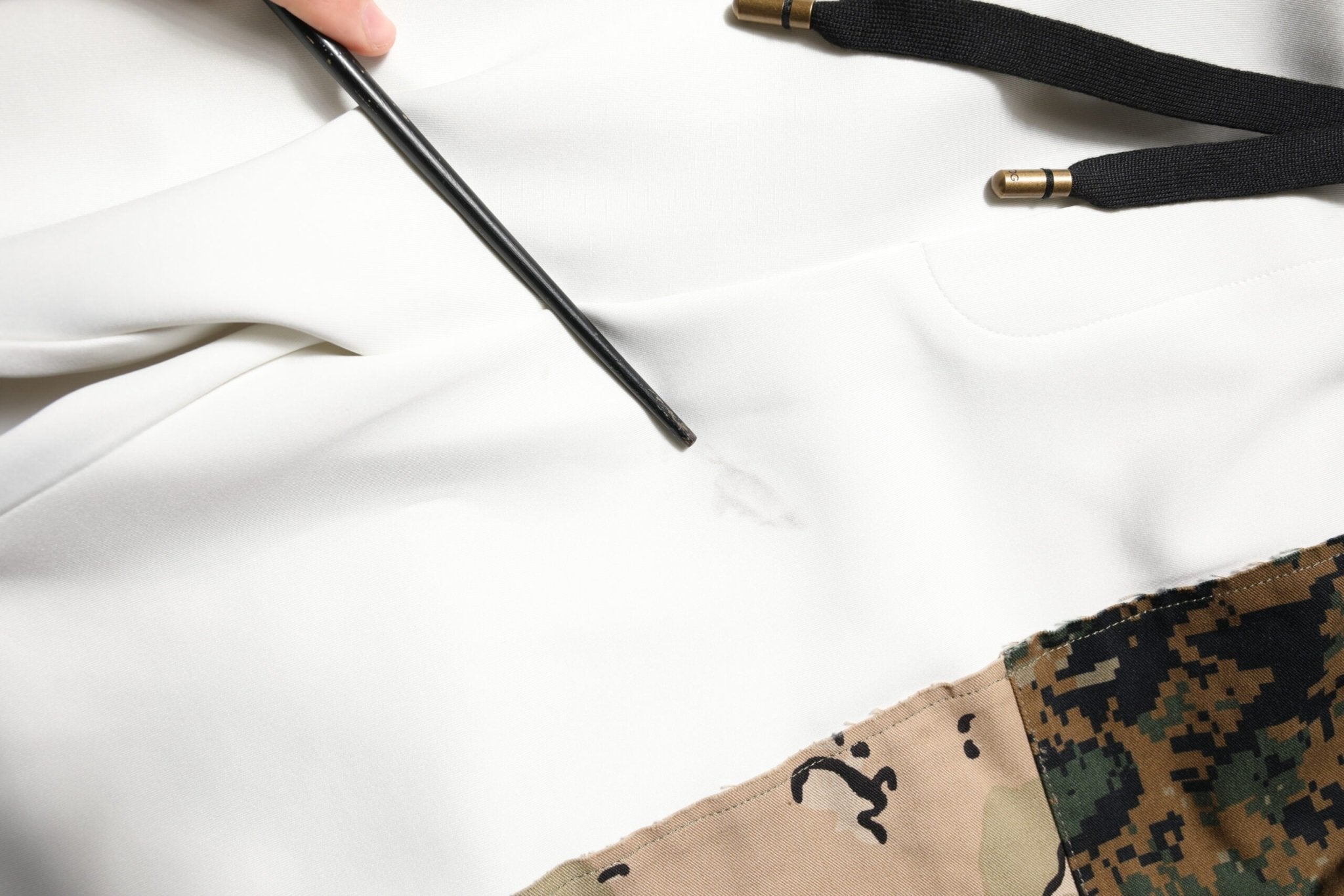 Dolce & Gabbana White Patchwork Mens Jogger Pants - RIMODA