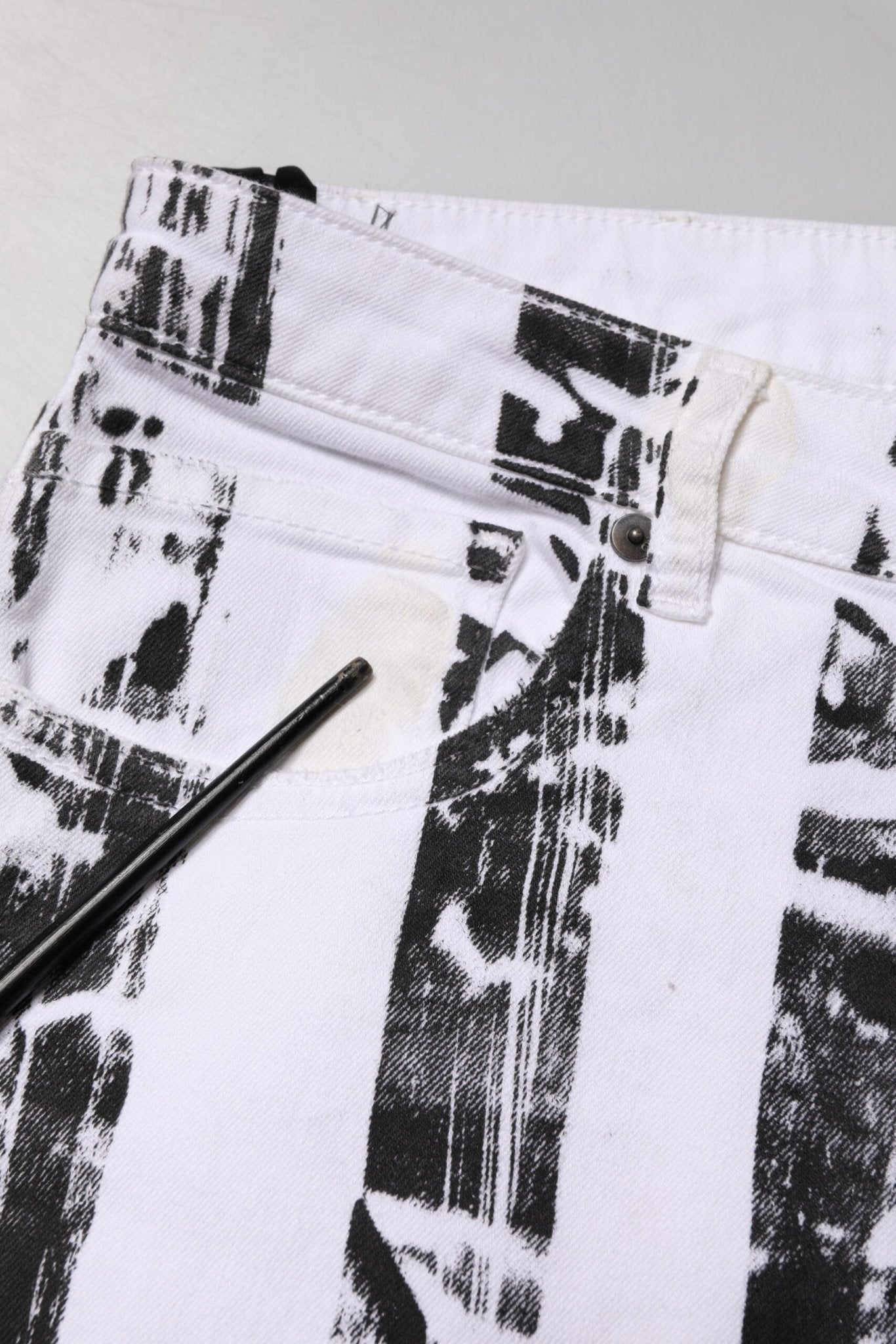 Gaelle Paris Black White Stripes Mid Waist Cropped Capri Jeans - RIMODA