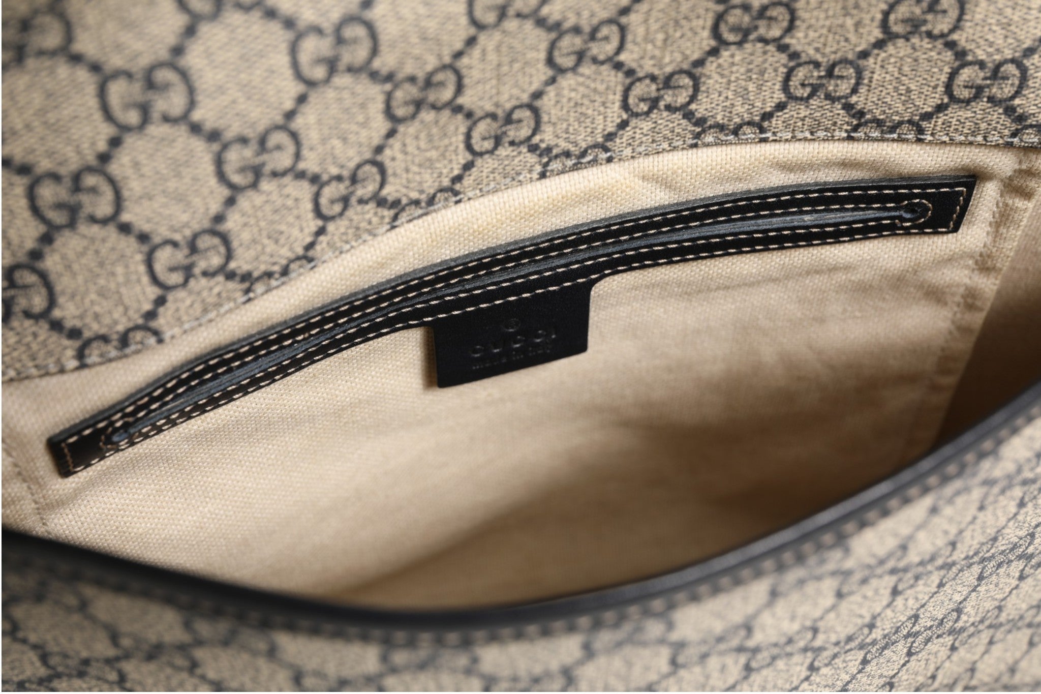 Gucci GG Supreme Messenger Bag - RIMODA