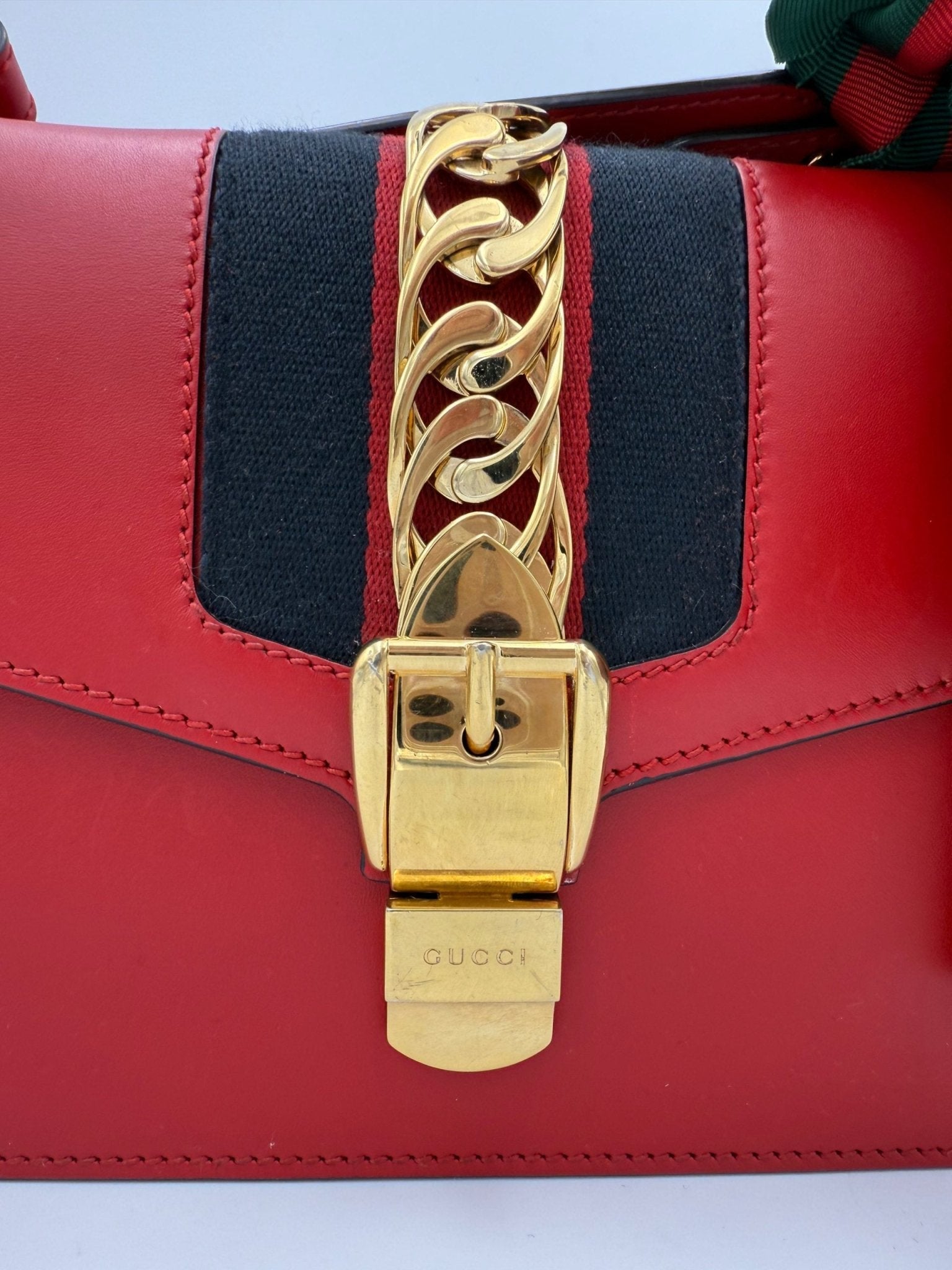 Gucci GUCCI SYLVIE Red Handbag - RIMODA