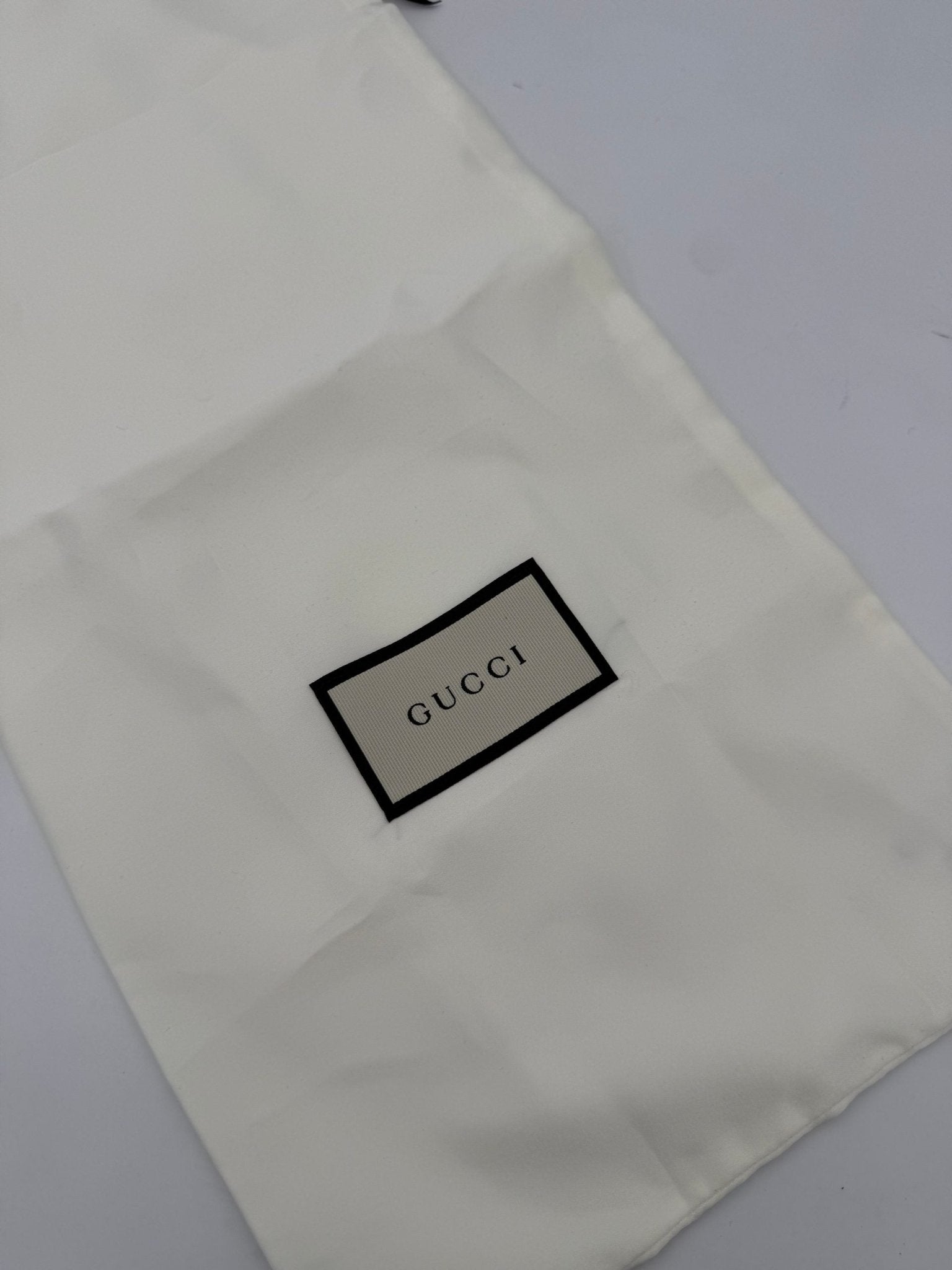 Gucci GUCCI Zip Black Front Logo Embossed Wallet - RIMODA