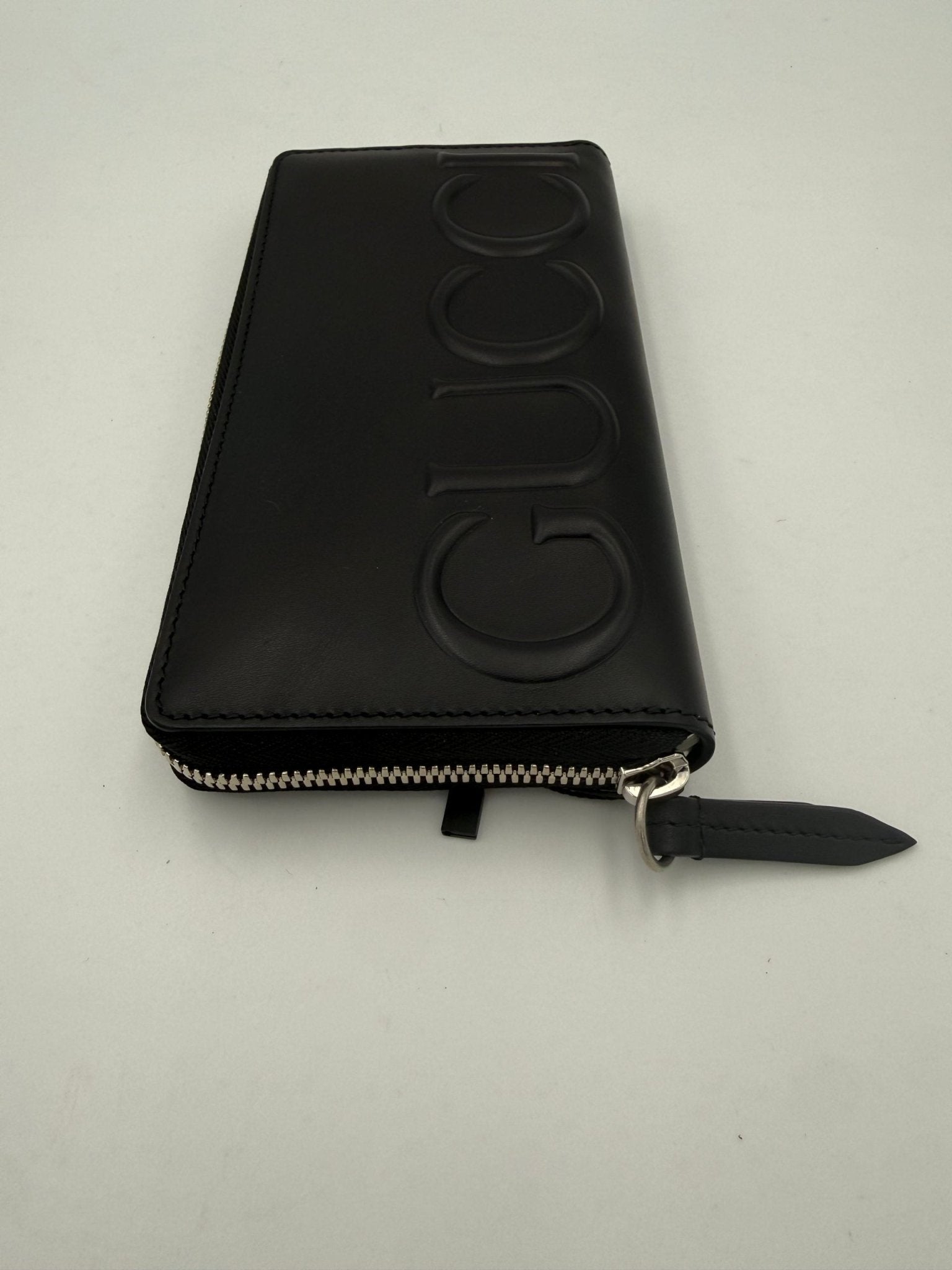Gucci GUCCI Zip Black Front Logo Embossed Wallet - RIMODA