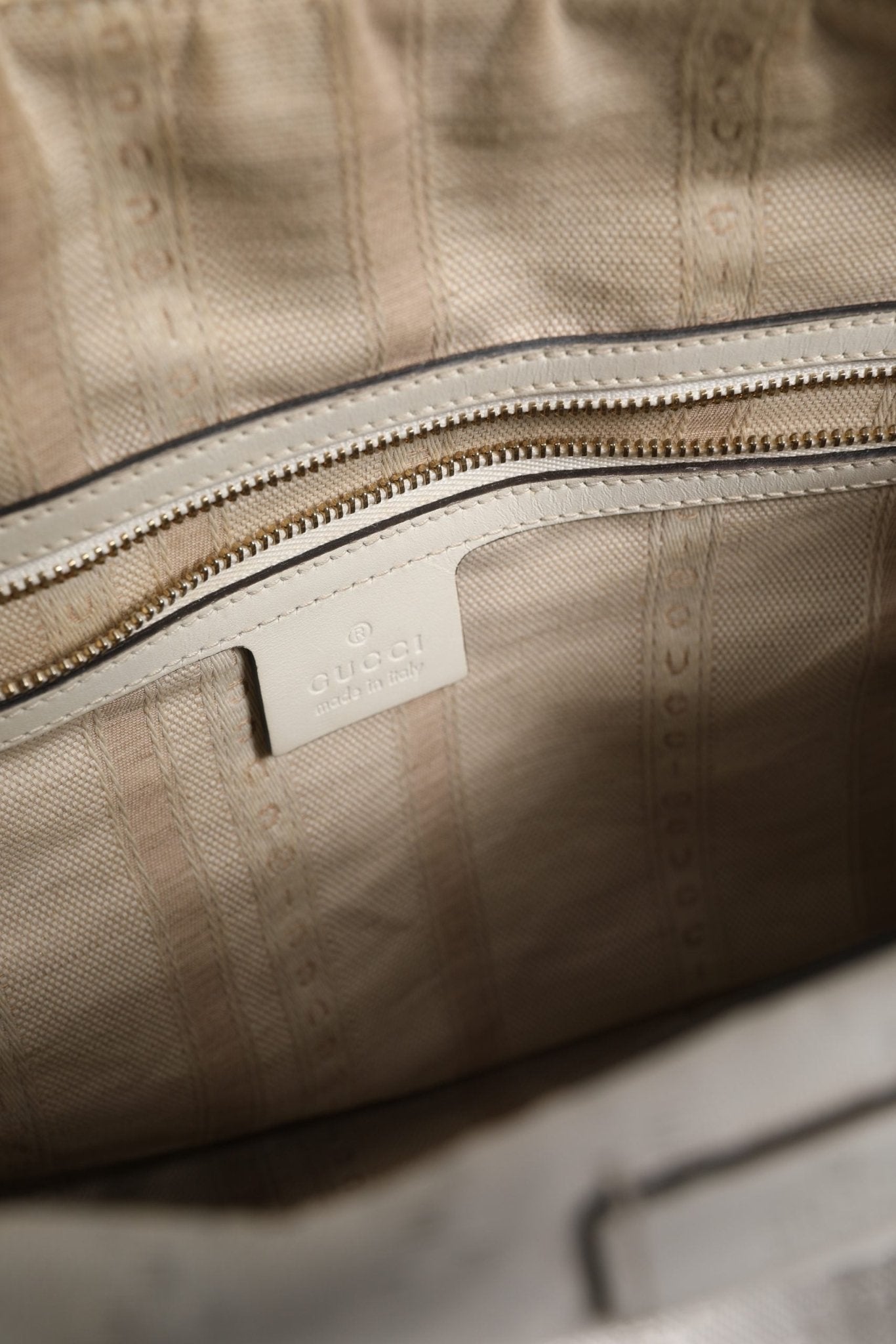 Gucci Medium Diamante Leather Boston Bag - RIMODA