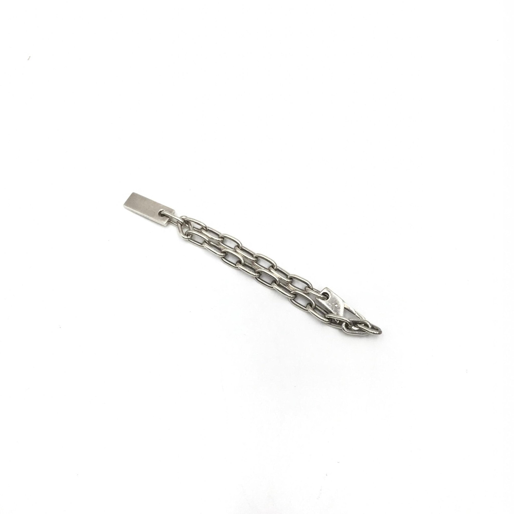 Gucci Sterling Silver Logo Plate Chain Bracelet - RIMODA