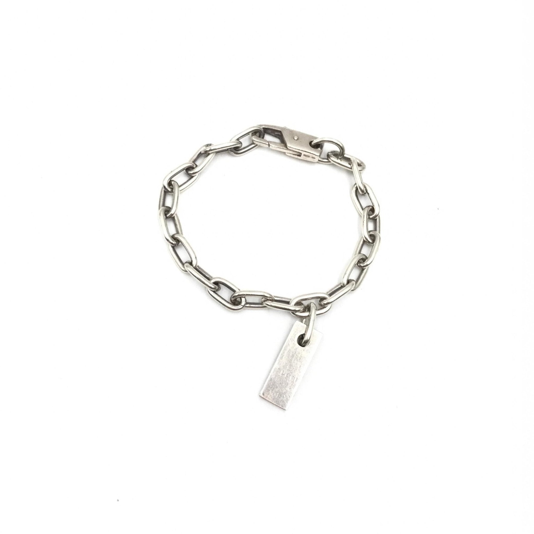 Gucci Sterling Silver Logo Plate Chain Bracelet - RIMODA