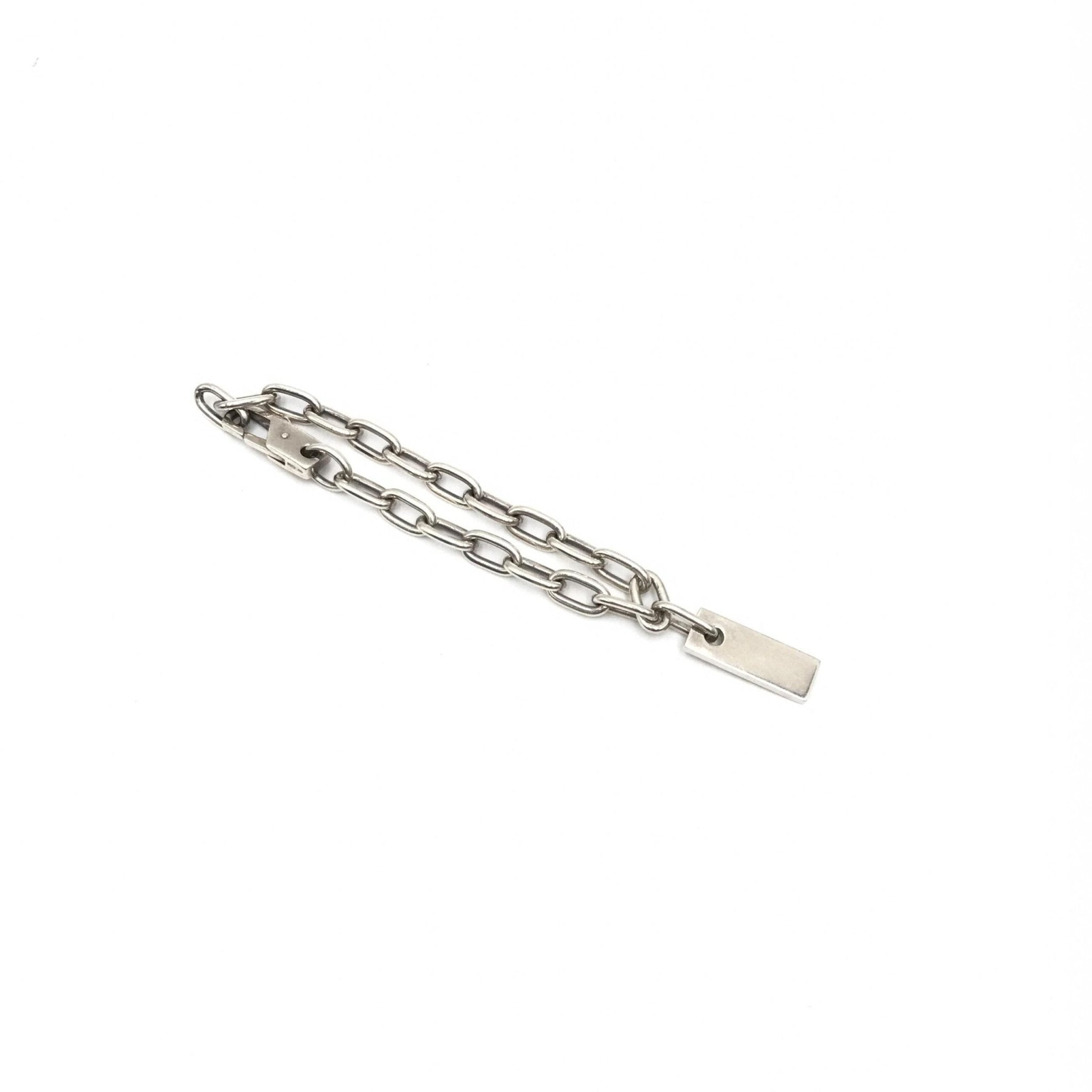 Gucci Sterling Silver Logo Plate Chain Bracelet - RIMODA