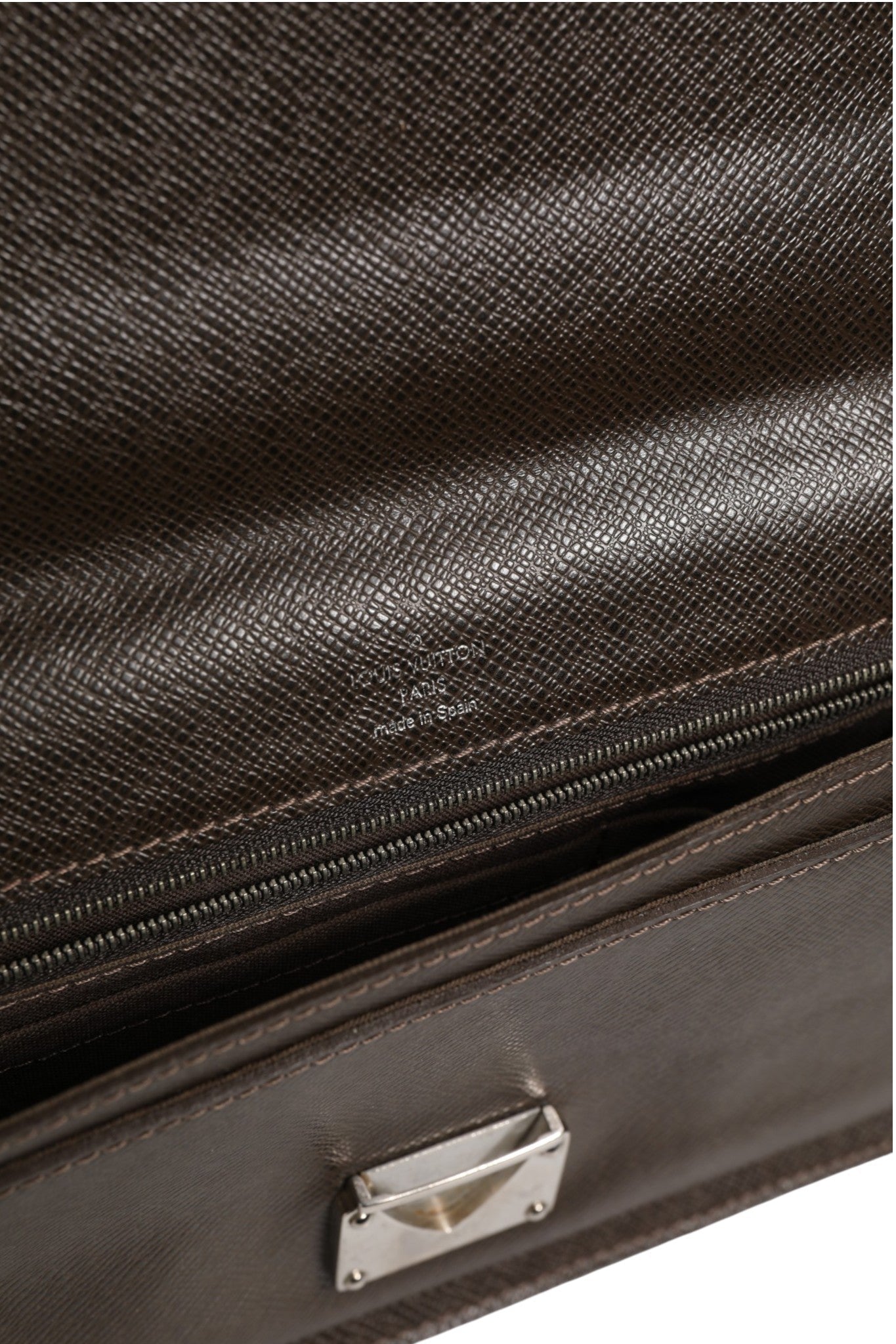 Louis Vuitton Belaia Clutch Taiga Leather - RIMODA