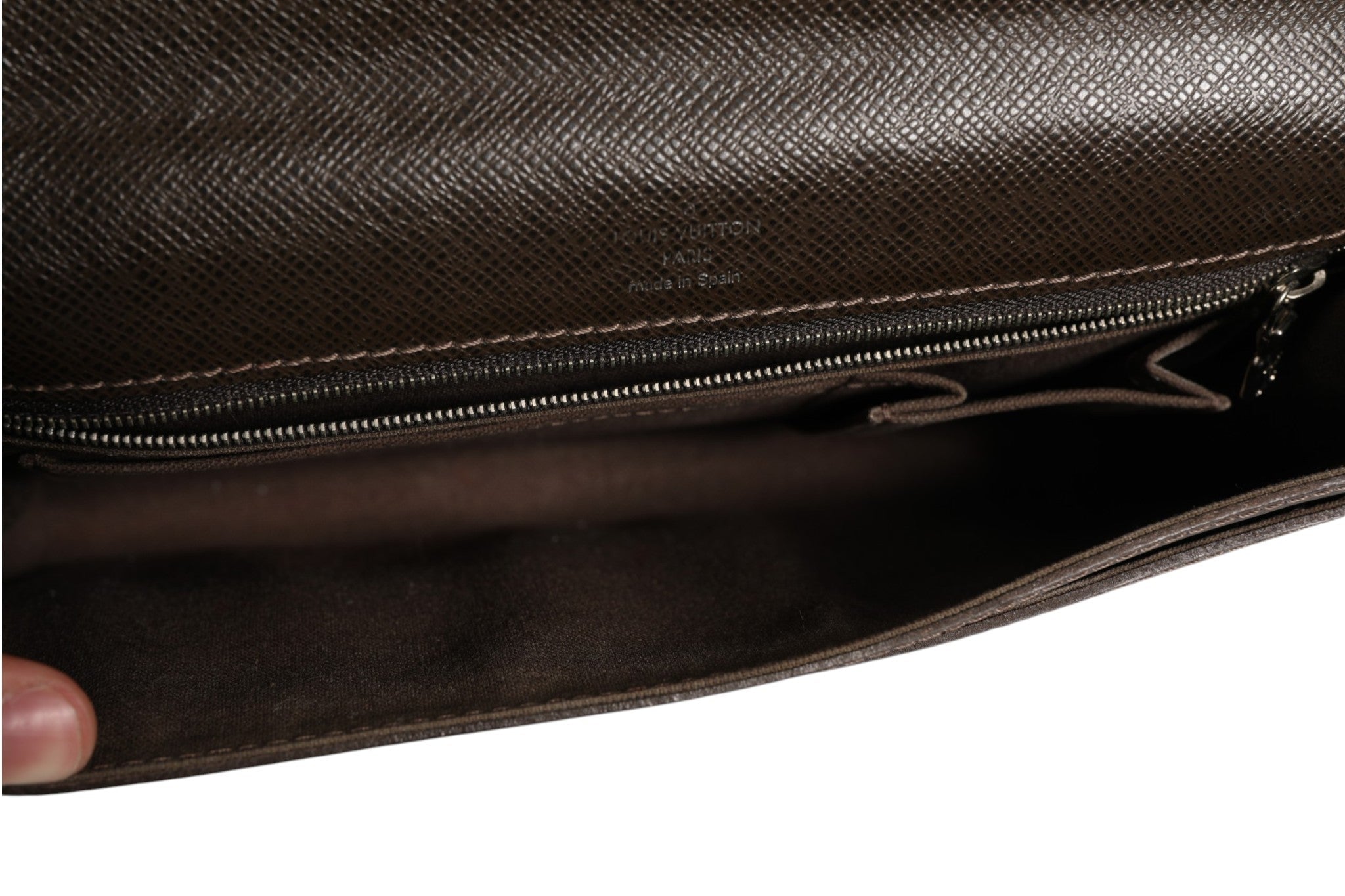 Louis Vuitton Belaia Clutch Taiga Leather - RIMODA