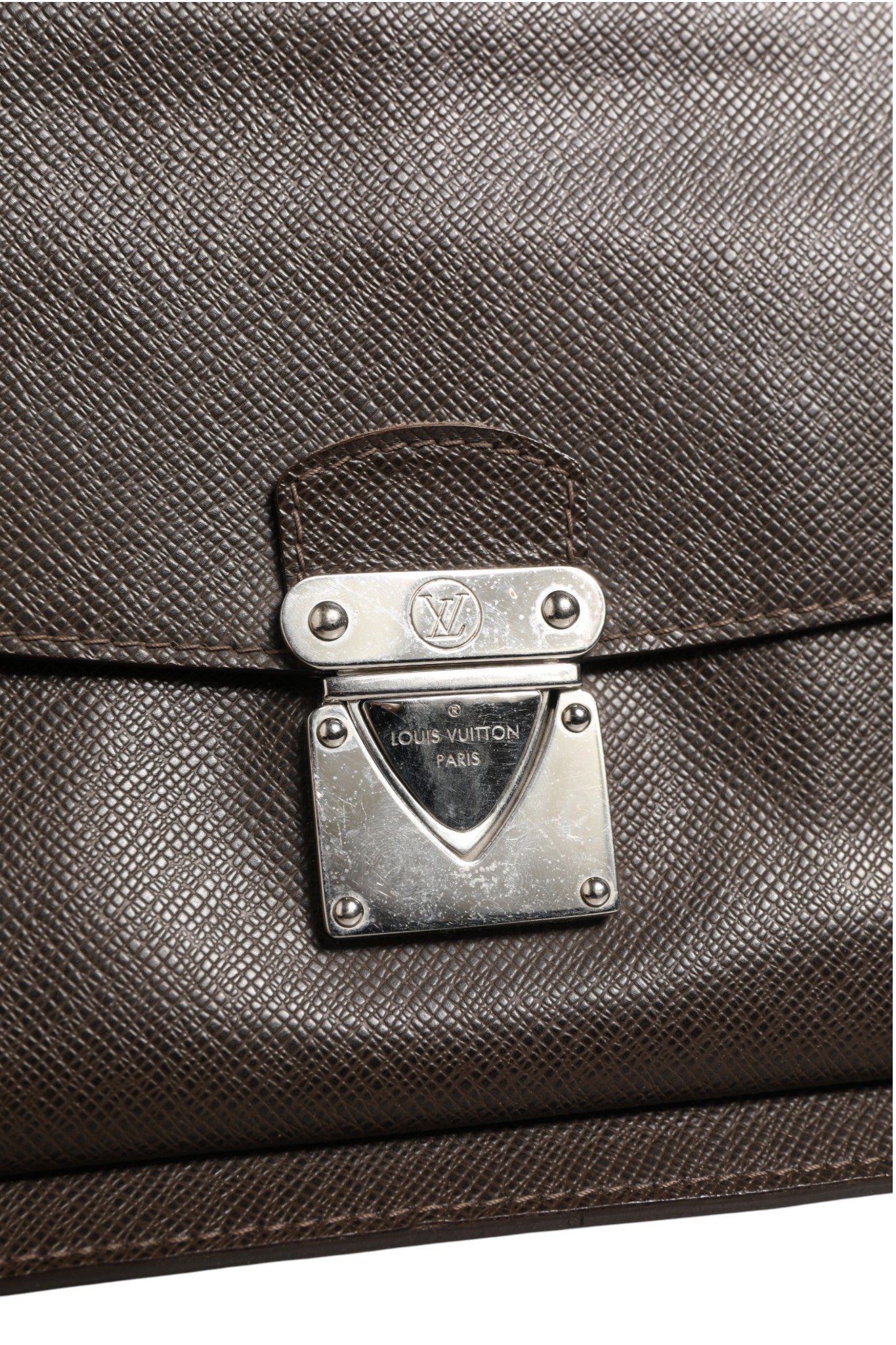 Louis Vuitton Belaia Clutch Taiga Leather - RIMODA