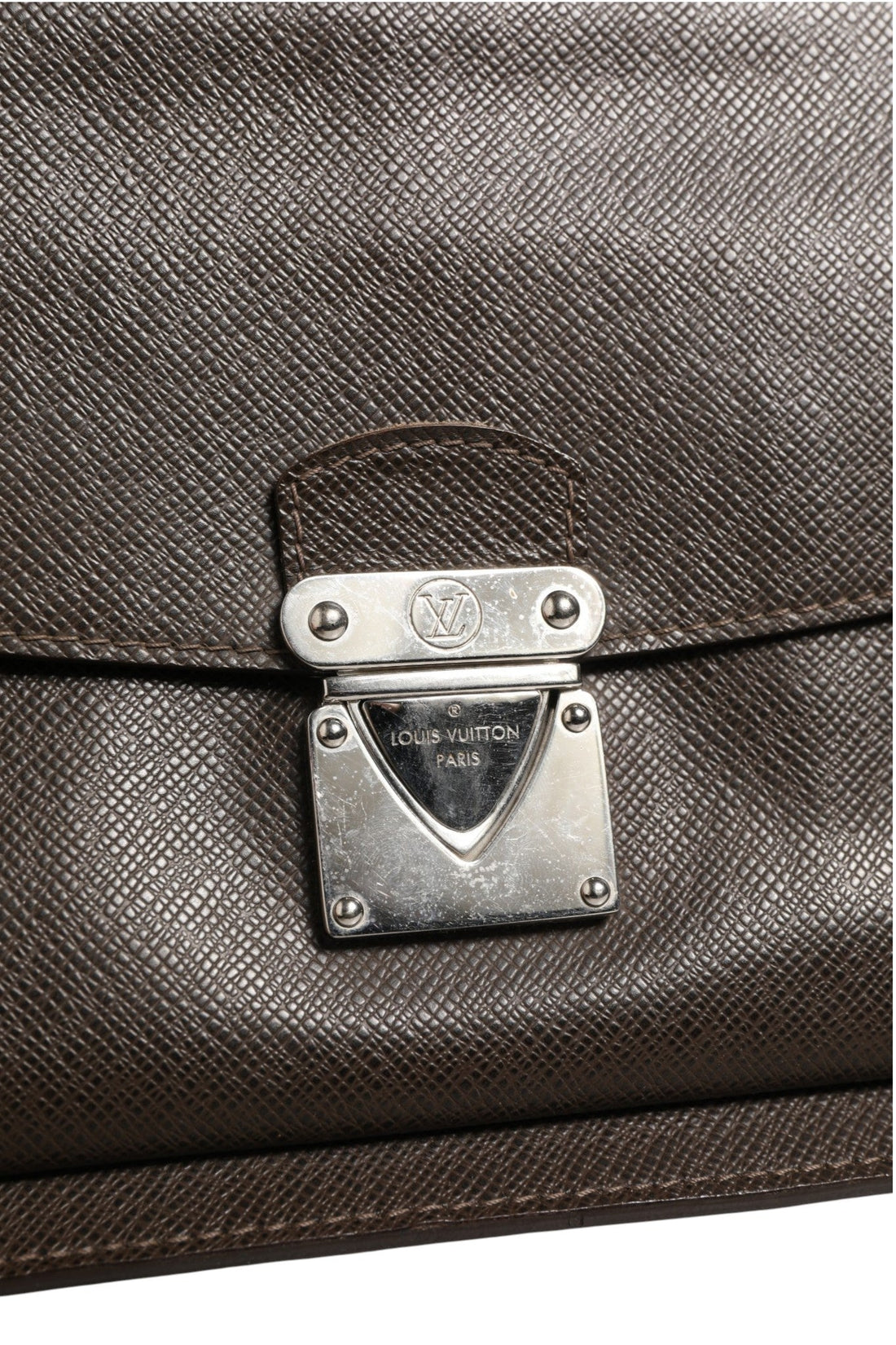 Louis Vuitton Belaia Clutch Taiga Leather - RIMODA