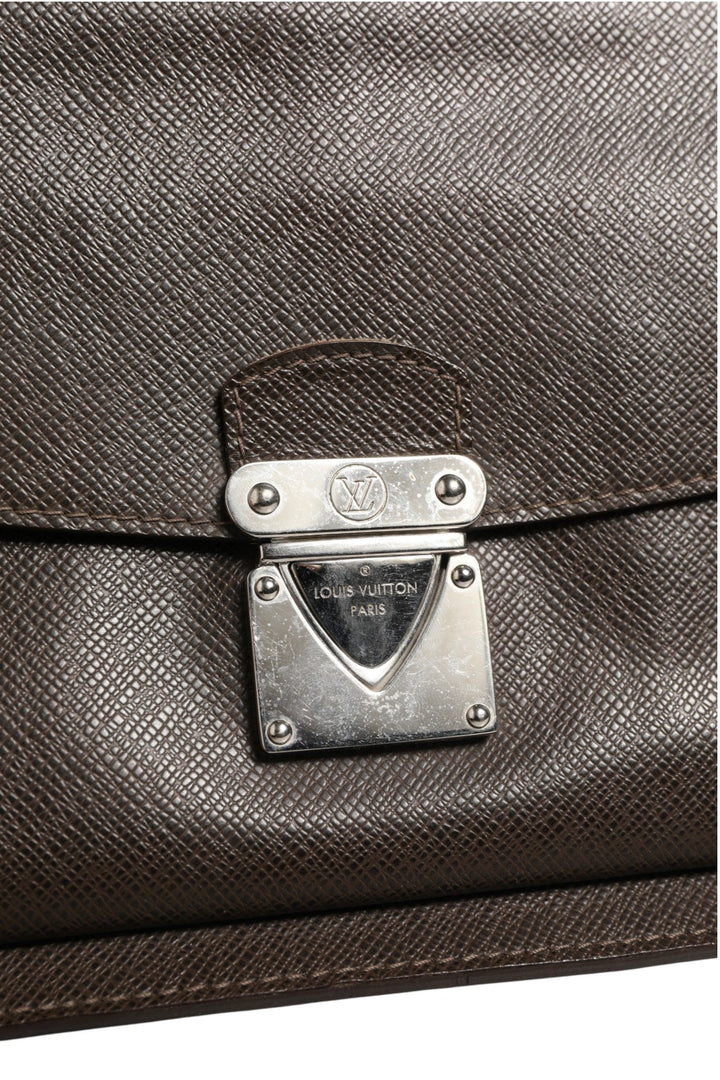 Louis Vuitton Belaia Clutch Taiga Leather - RIMODA