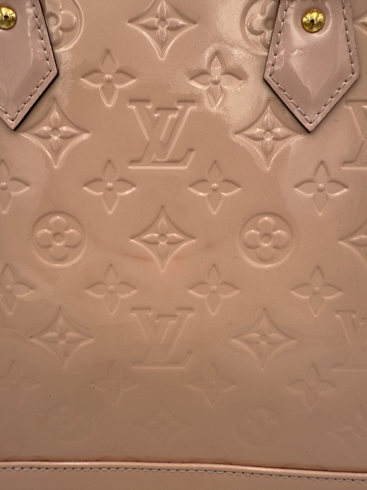 Louis Vuitton LOUIS VUITTON Alma MM Pink Patent Monogram Handbag - RIMODA